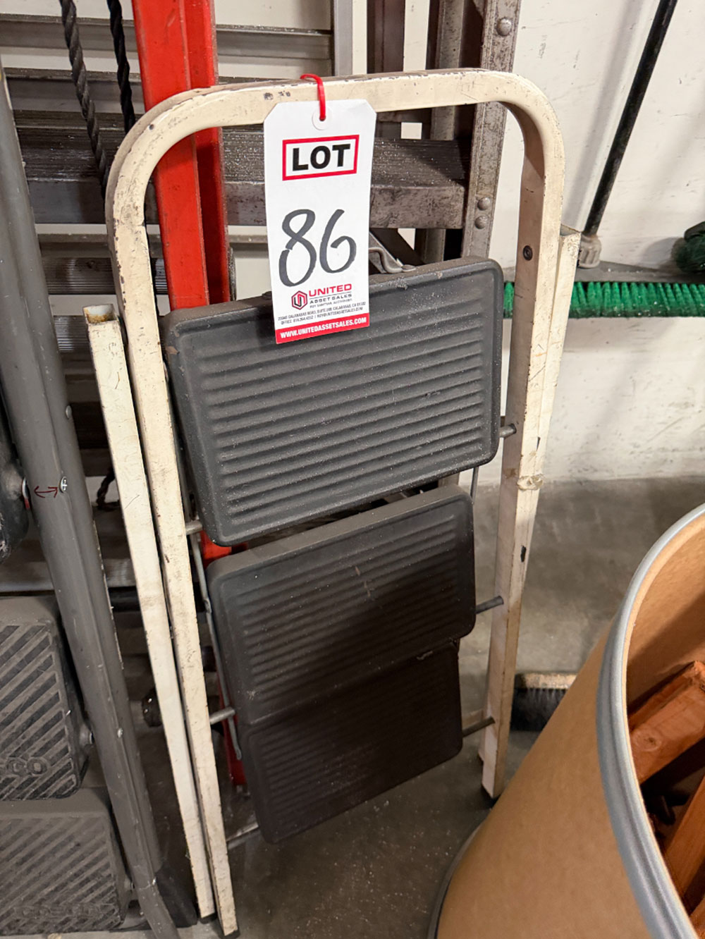 3-STEP STEPLADDER-86