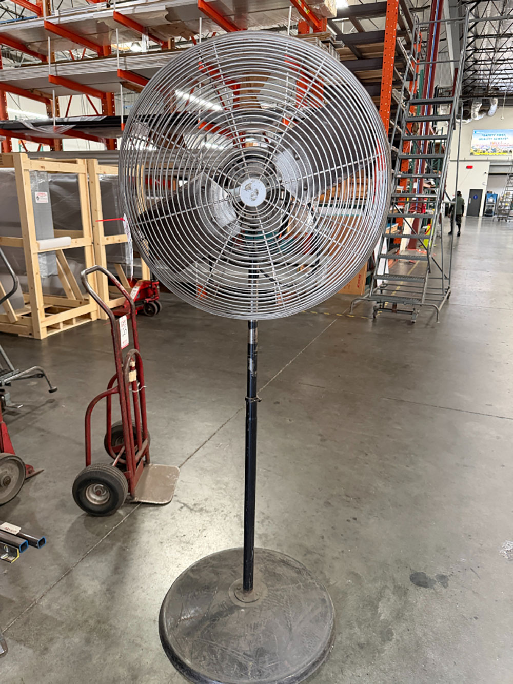 DAYTON 24" PEDESTAL FAN-88