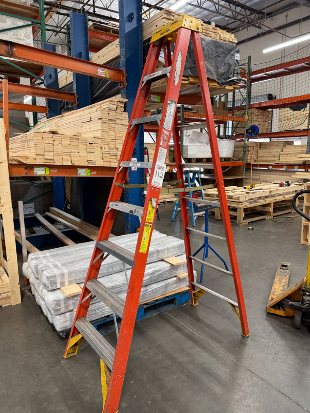 WERNER 8' FIBERGLASS LADDER-112