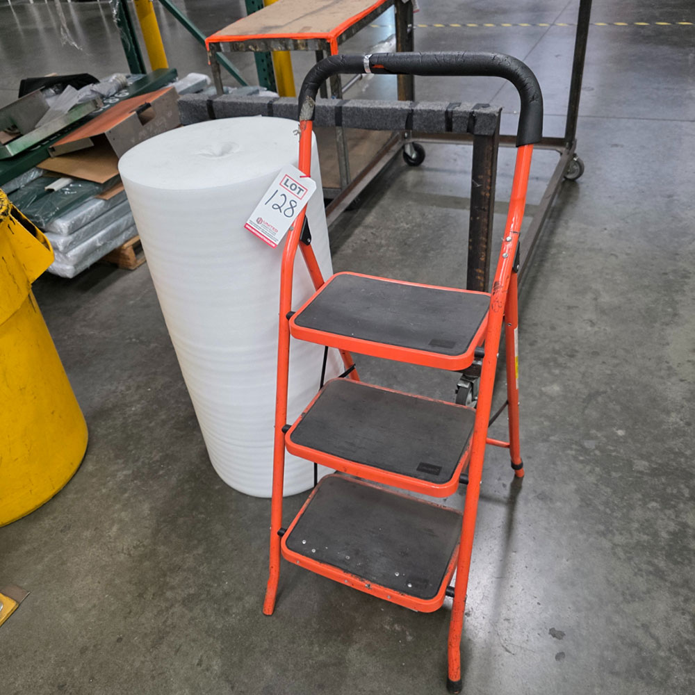 3-STEP STEPLADDER-128