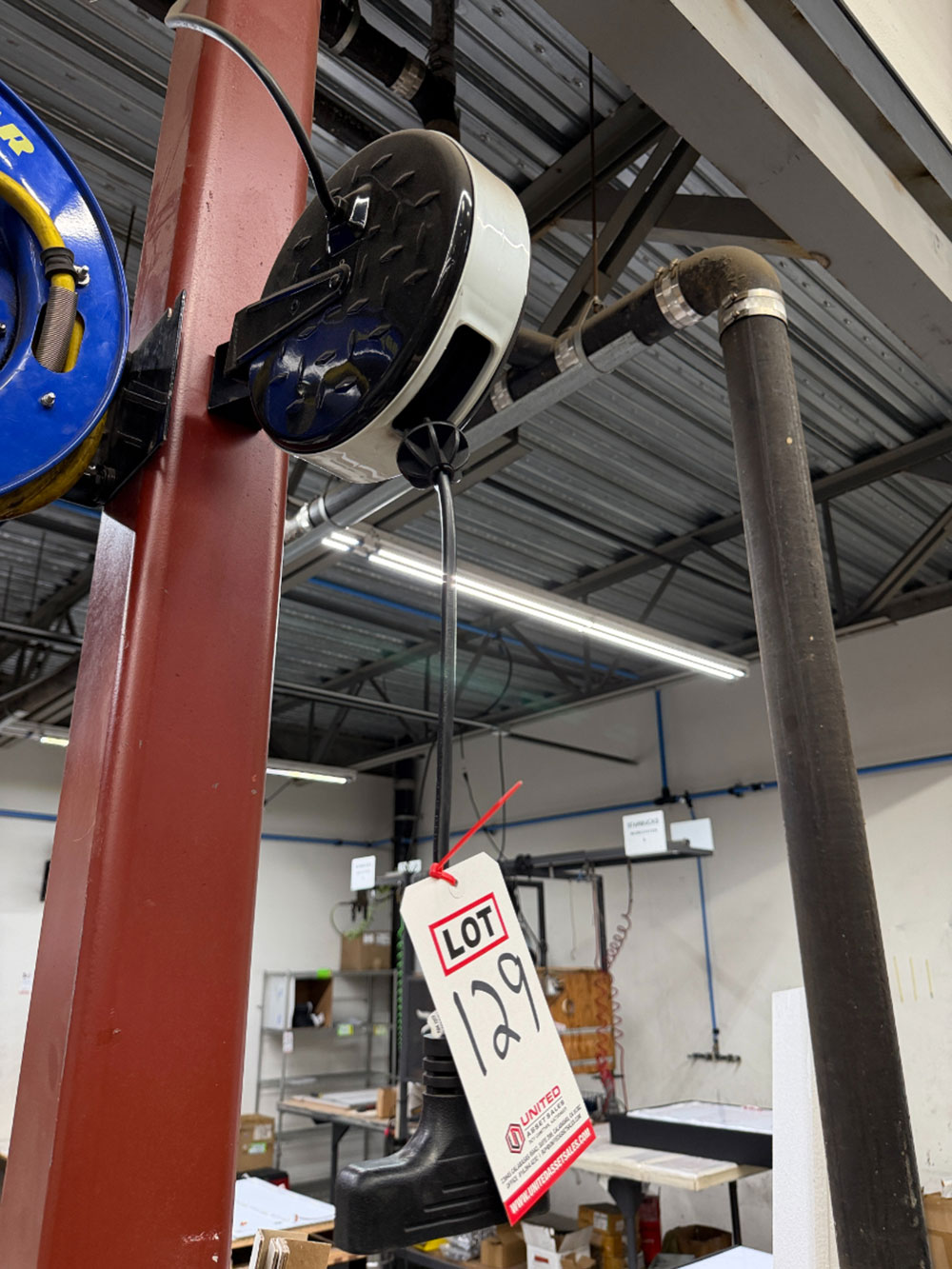 SELF-RETRACTING EXTENSION CORD-129