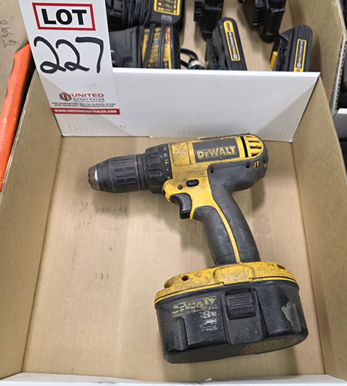 DEWALT 18V CORDLESS DRILL W/ BATTERY-227