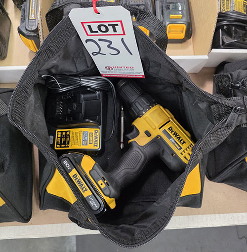 LOT - DEWALT 20V CORDLESS DRILL W/ BATTERY, CHARGER AND CANVAS BAG-231