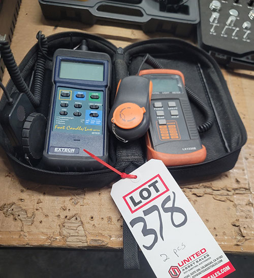LOT - (2) DIGITAL LIGHT METERS: (1) MR. METER, MODEL LX1330B AND (1) EXTECH, MODEL 407026-378