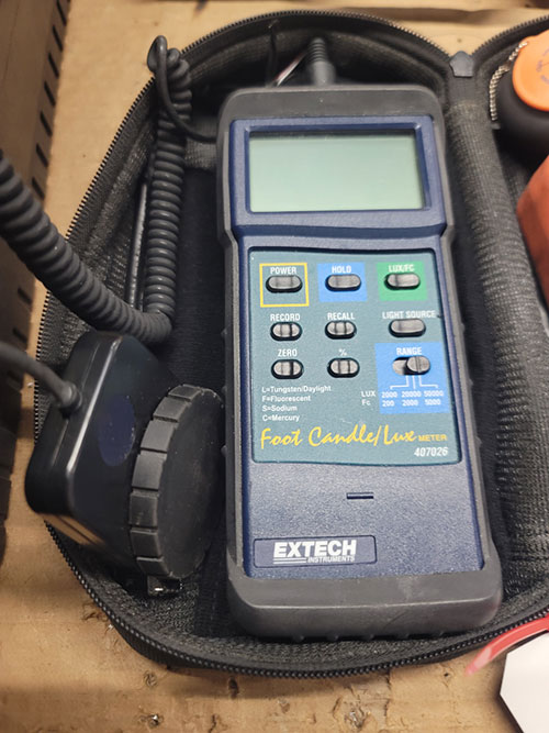 LOT - (2) DIGITAL LIGHT METERS: (1) MR. METER, MODEL LX1330B AND (1) EXTECH, MODEL 407026-378