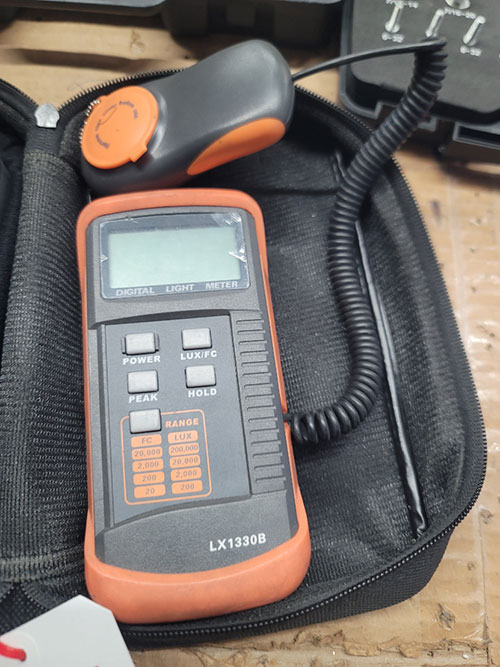 LOT - (2) DIGITAL LIGHT METERS: (1) MR. METER, MODEL LX1330B AND (1) EXTECH, MODEL 407026-378