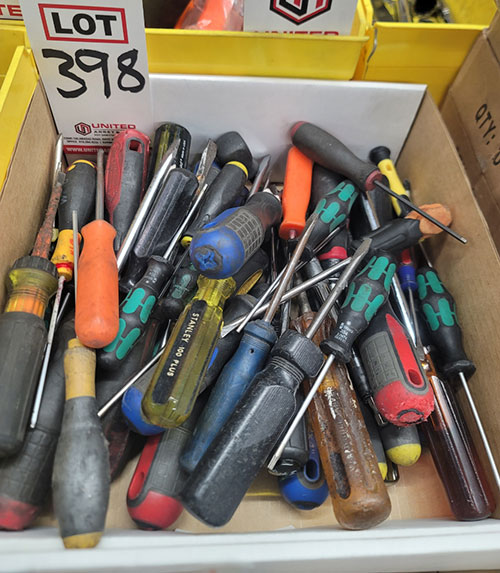 LOT - ASSORTED SCREWDRIVERS-398