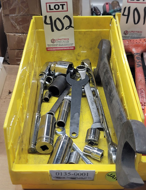 LOT - SOCKETS AND END WRENCHES-402