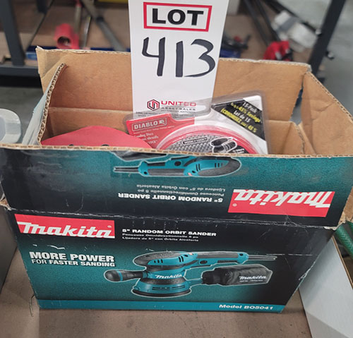 LOT - MAKITA 5" ORBITAL SANDER, W/ EXTRA SANDING DISCS AND (1) PAD-413