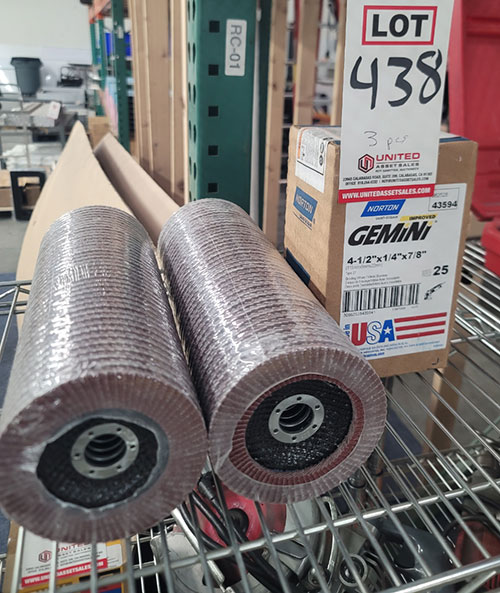 LOT - SANDING AND GRINDING DISCS, FLAPPER DISCS ARE 80 GRIT-438