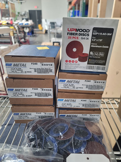 LOT - SANDING DISCS: 36, 80 GRIT, AND (2) BAGS OF SMALL 36 GRIT DISCS-440