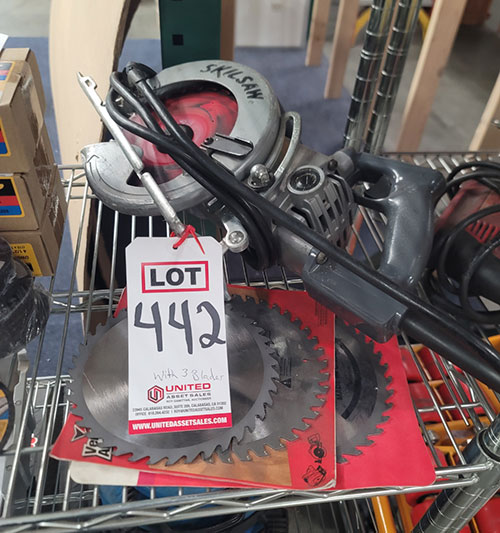 LOT - SKILSAW CORDED CIRCULAR SAW, MODEL SHD77, W/ (3) EXTRA BLADES-442