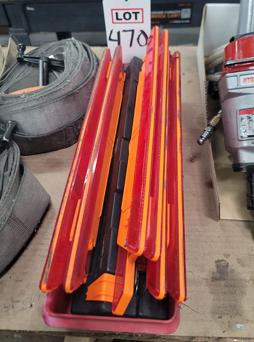 LOT - (3) EMERGENCY ROAD REFLECTORS-470