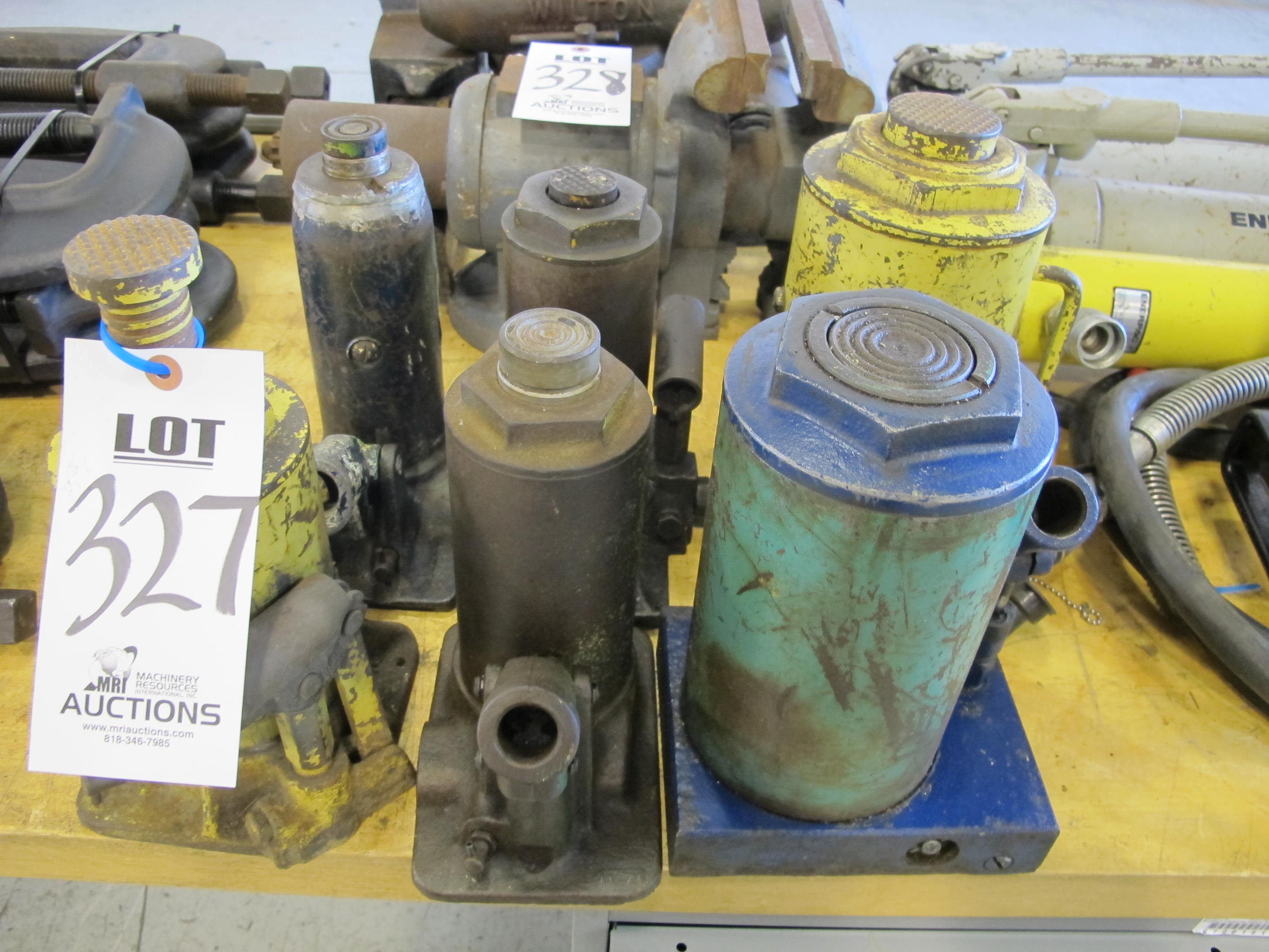 LOT ASSORTED HYDRAULIC JACKS (G-49) LOADING & HANDLING FEE $5-