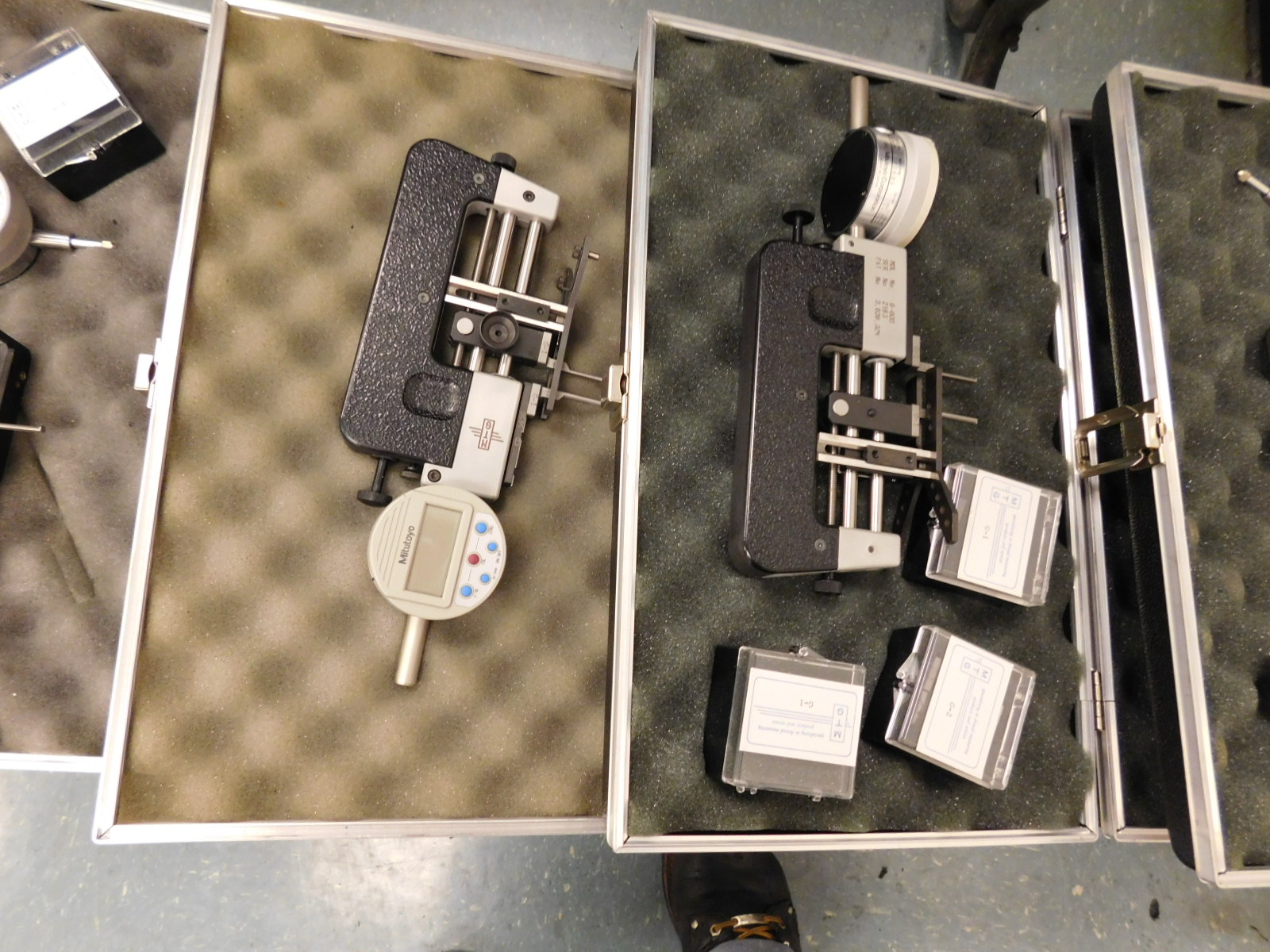 LOT OF (8) MTG DIGITAL THREAD GAGES, PLUS (3) MTG G-600 THREAD GAGE BODIES W/O ANALOG OR DIGITAL READ OUTS-367