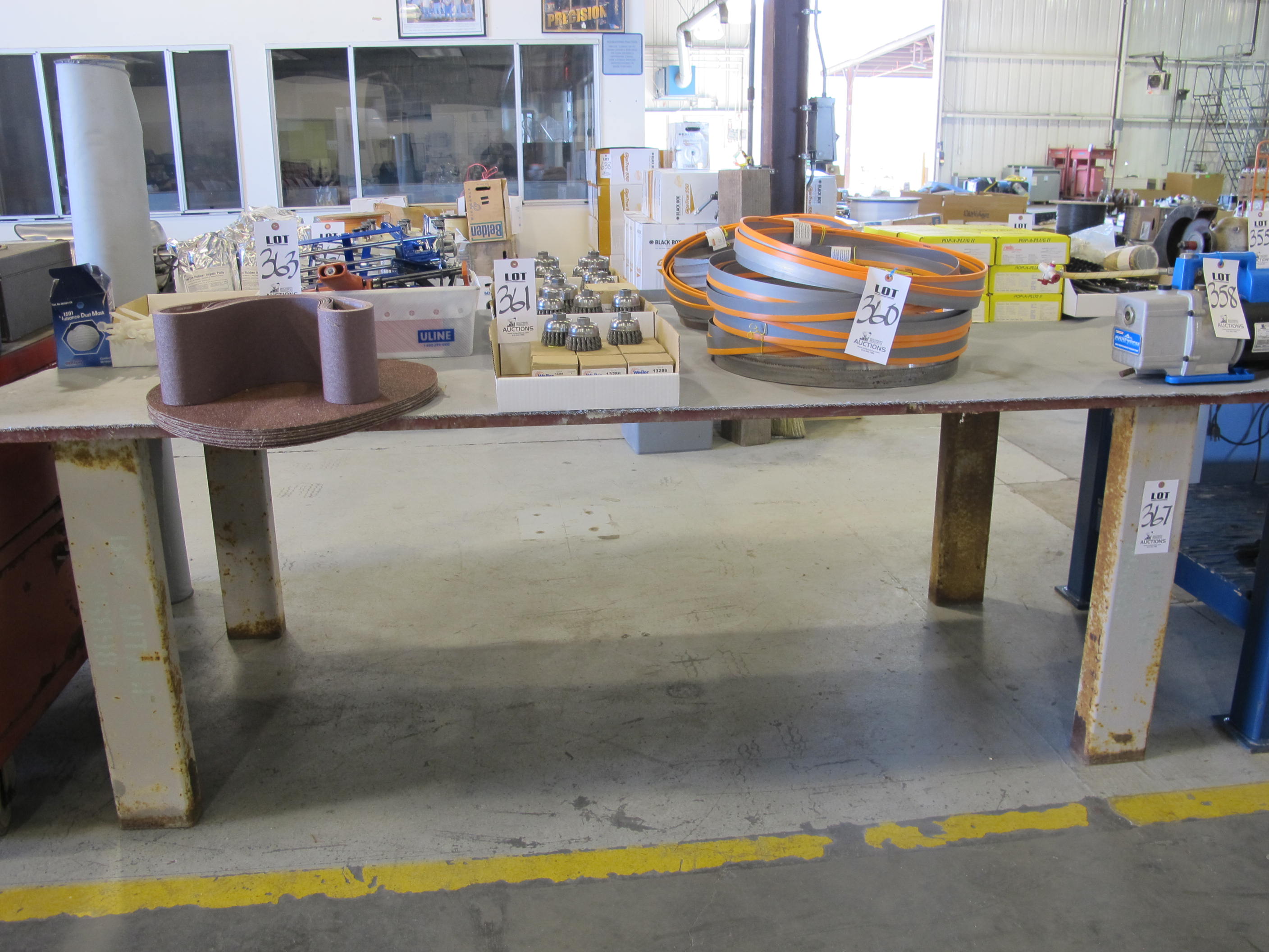 8' X 4' X 1" HEAVY DUTY WELDING TABLE (G-49) LOADING & HANDLING FEE $25-