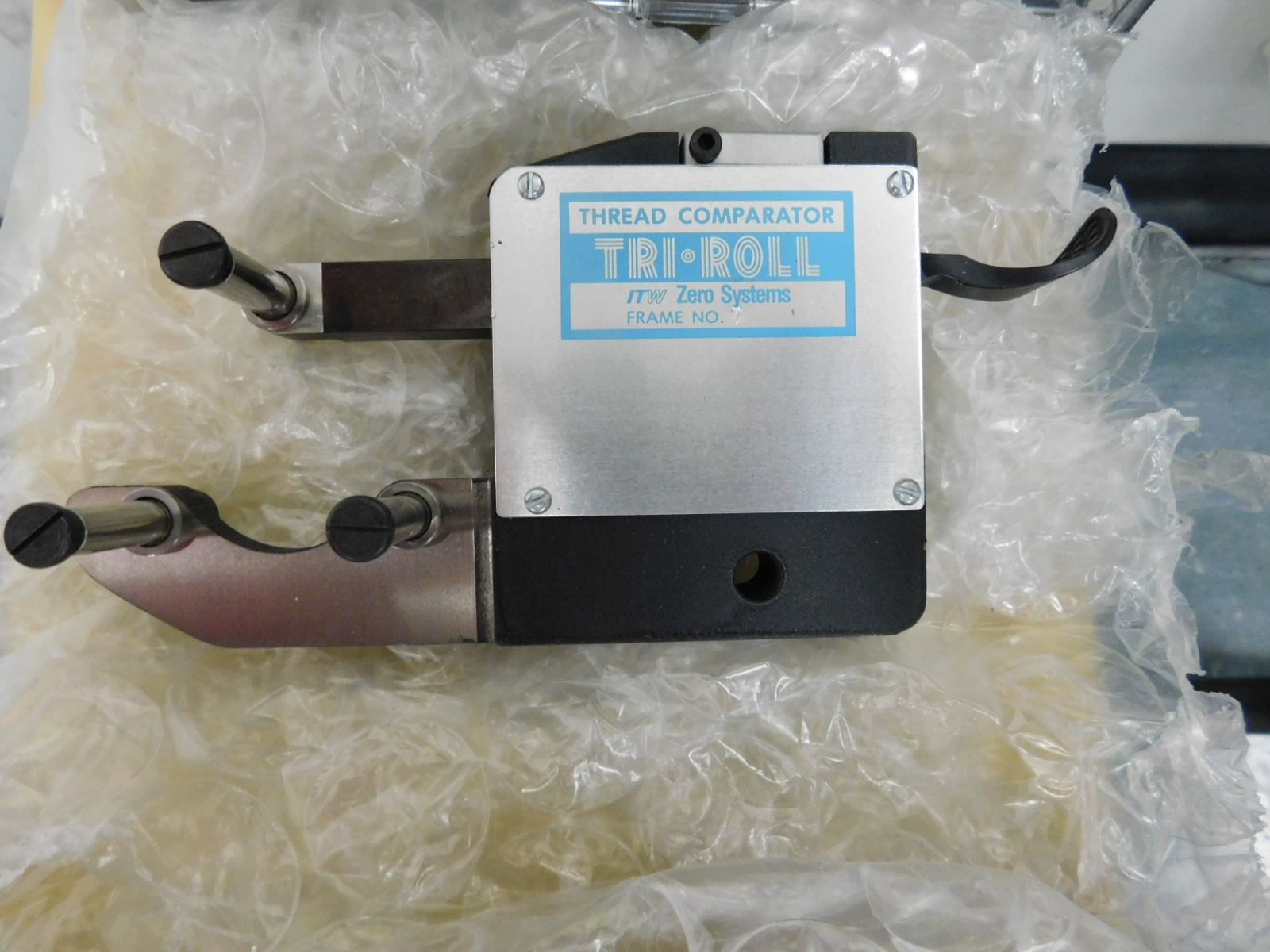 LOT OF (4) MITUTOYO DIGI-TEST DIGIMATIC CALIPER GAGES, TRI-ROLL THREAD COMPARATOR NO. 7 FRAME, MUELLER MODEL 3500 ID/OD GAGE,STARRETT MODEL 1175 INDICATOR GROOVE GAGE-368