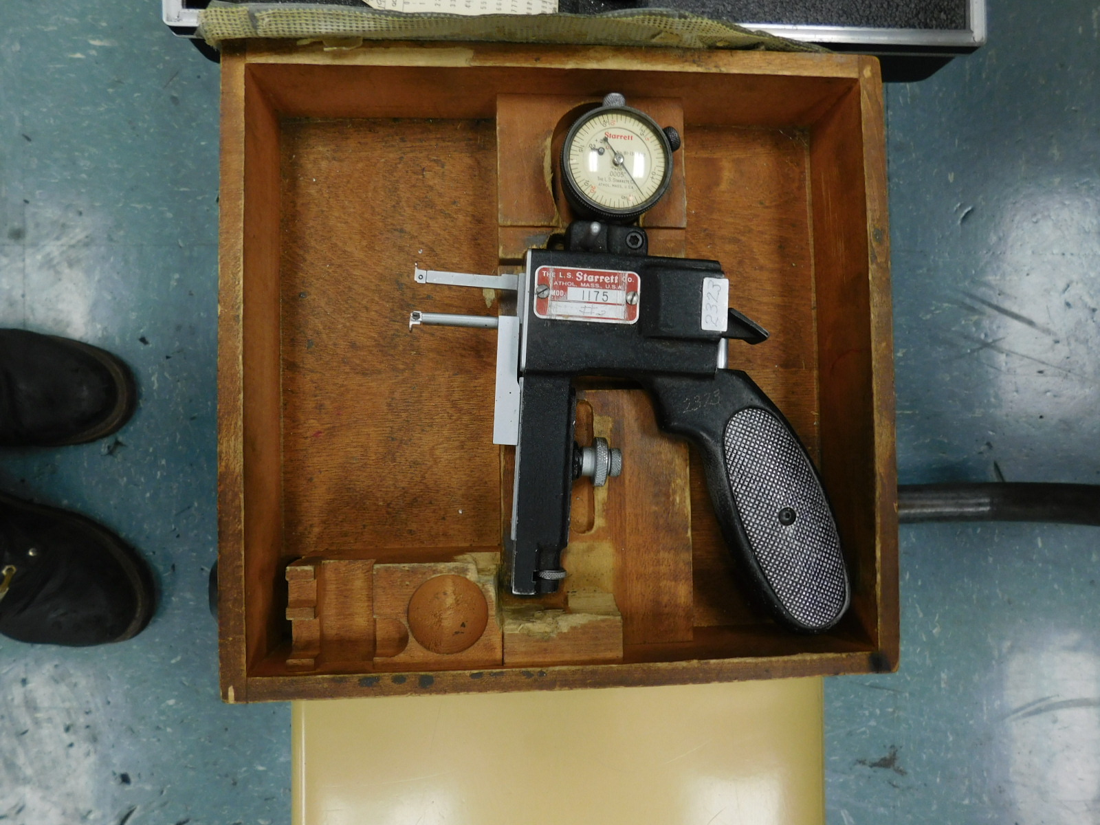 LOT OF (4) MITUTOYO DIGI-TEST DIGIMATIC CALIPER GAGES, TRI-ROLL THREAD COMPARATOR NO. 7 FRAME, MUELLER MODEL 3500 ID/OD GAGE,STARRETT MODEL 1175 INDICATOR GROOVE GAGE-368