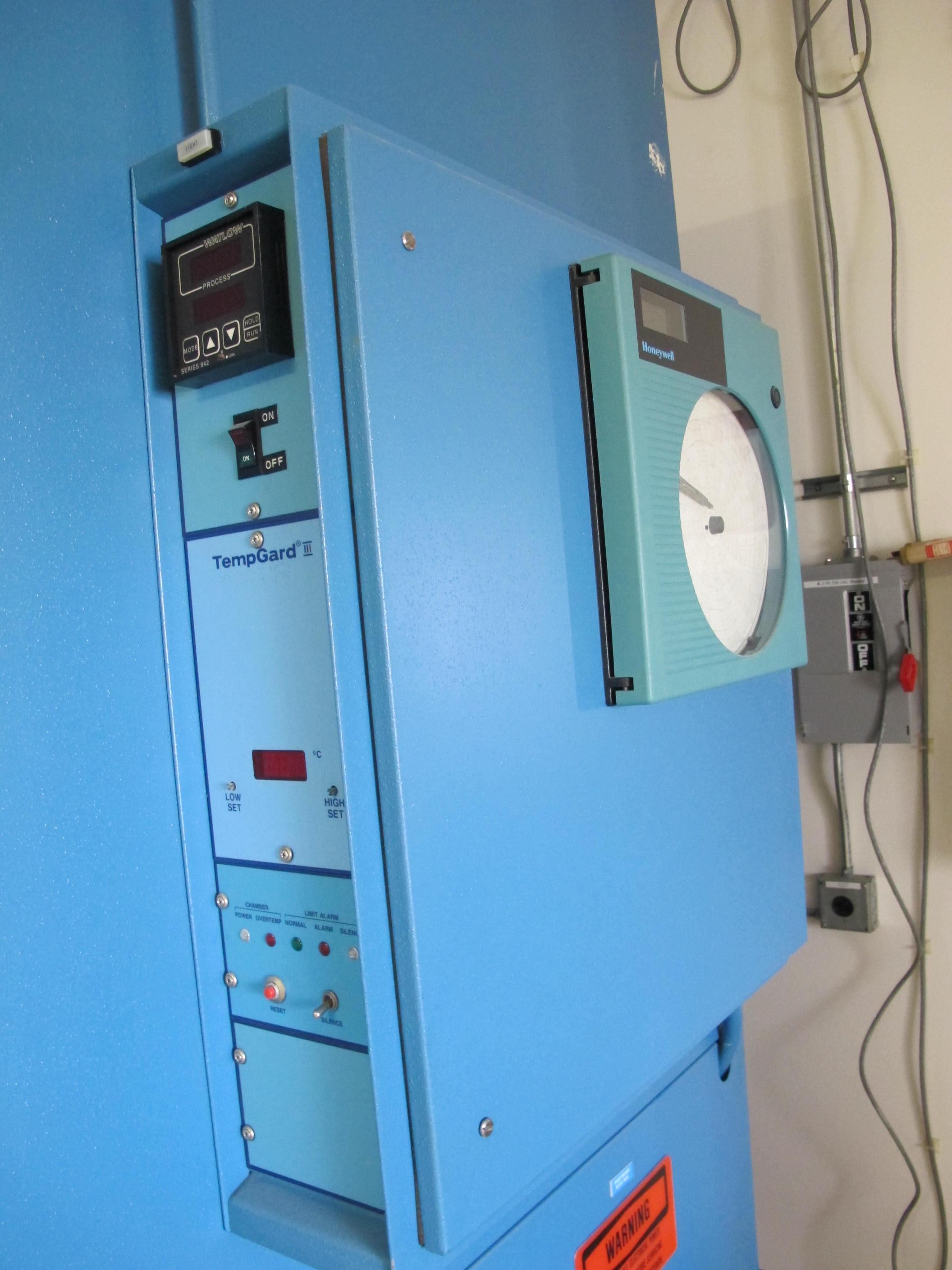 BROWN & SHARPE MODEL VALIDATOR COORDINATE MEASURING SYSTEMS, S/N 700-8101-8509 (W-46) LOADING & HANDLING FEE $1,000-