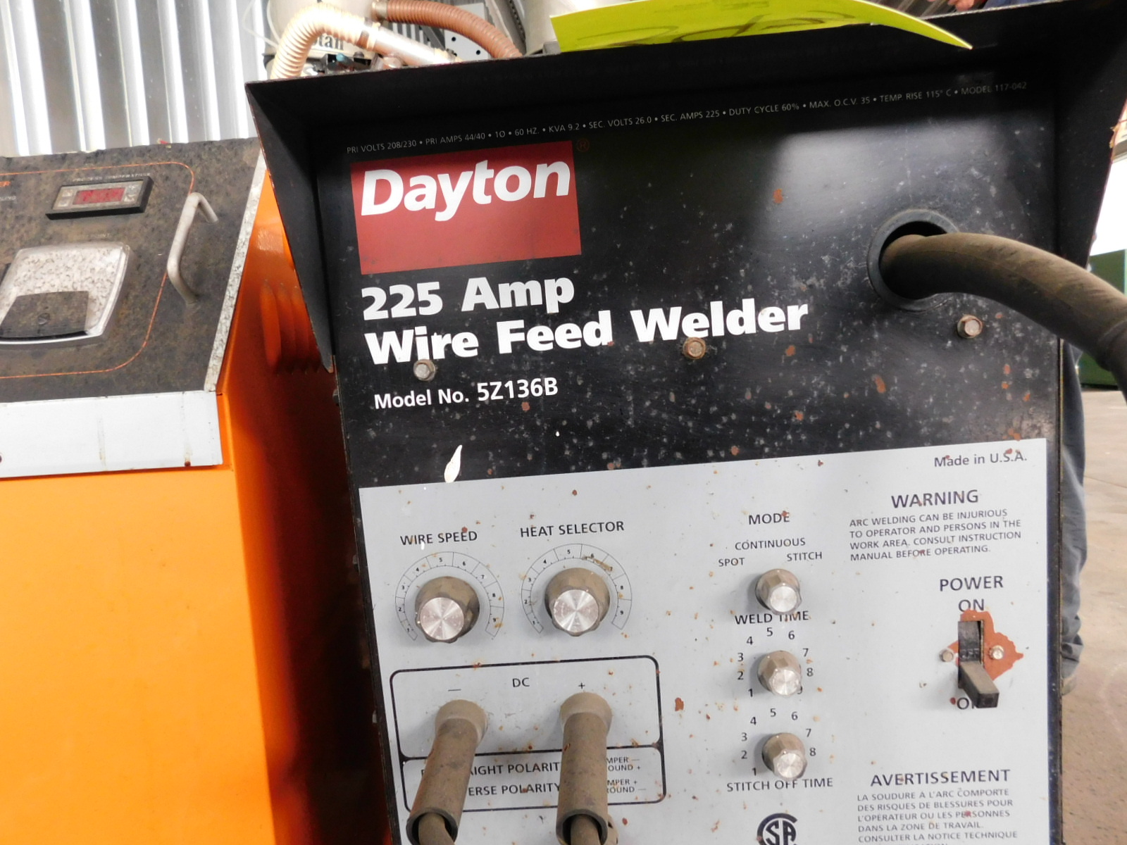 DAYTON 225 AMP WIRE FEED WELDER, MODEL 5Z136B-393