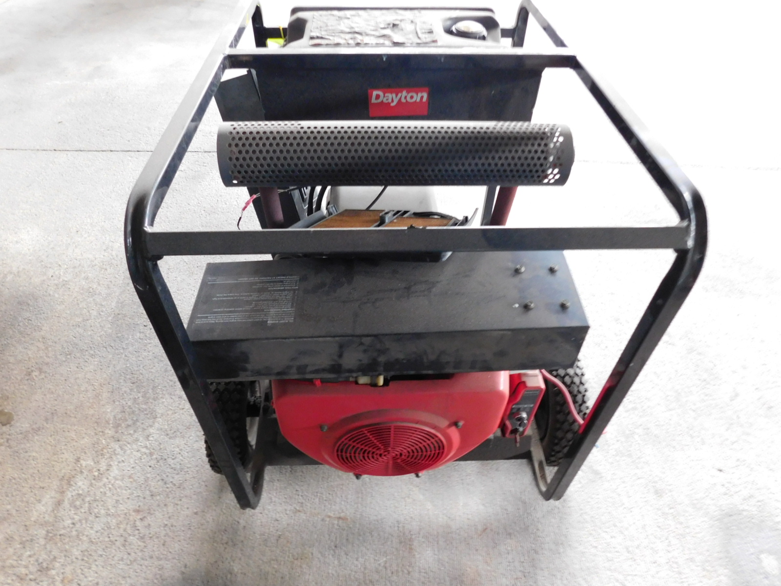 DAYTON 3LW64 PROFESSIONAL DUTY 10,000 WATT PORTABLE GENERATOR, W/HONDA 20 HP GX620/V-TWIN ENGINE-396