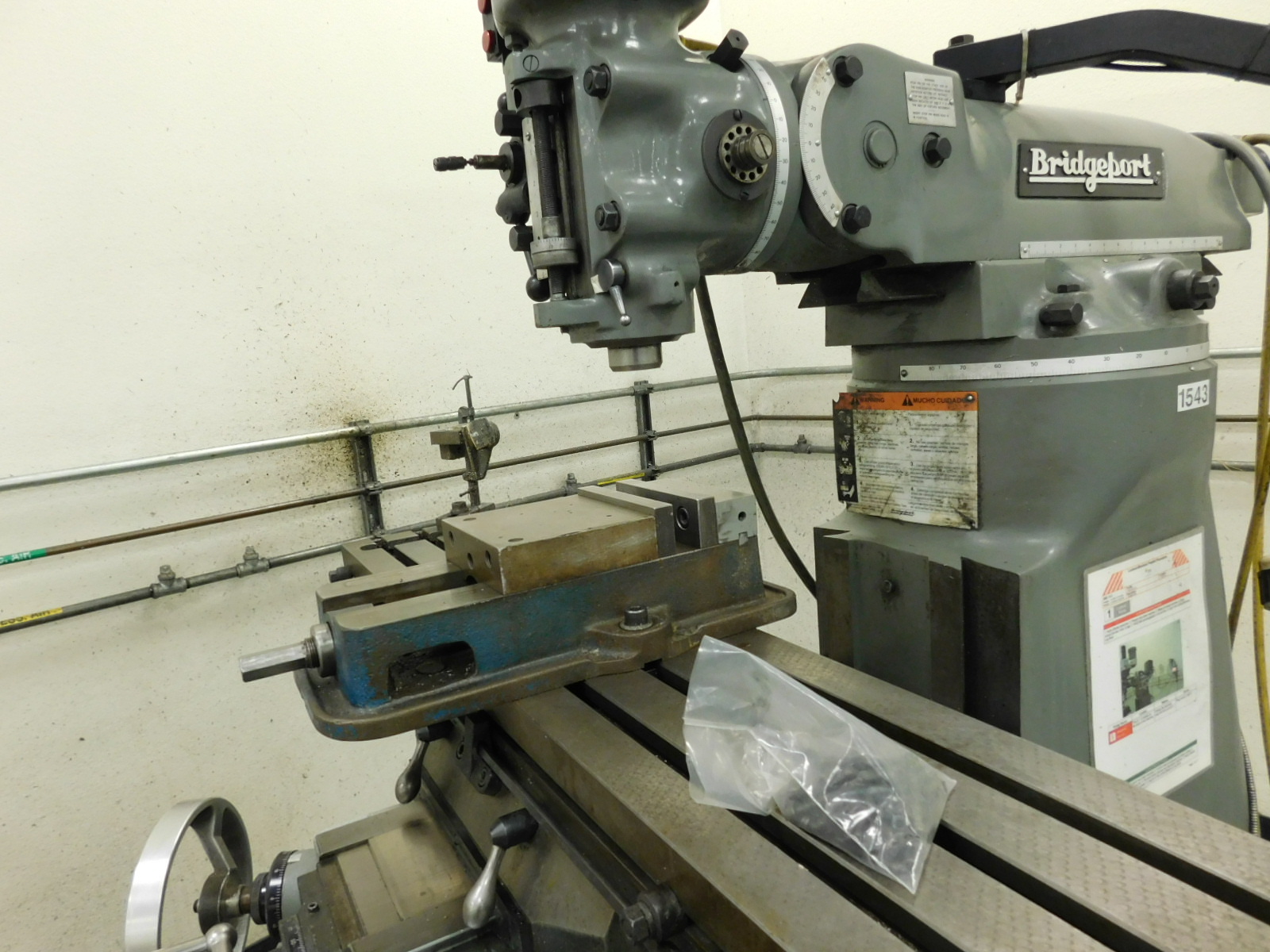 BRIDGEPORT VERTICAL MILL, S/N J305716, W/POWER DRAW BAR, ACU-RITE DIGITAL READ OUT, W/MACHINE VISE-403