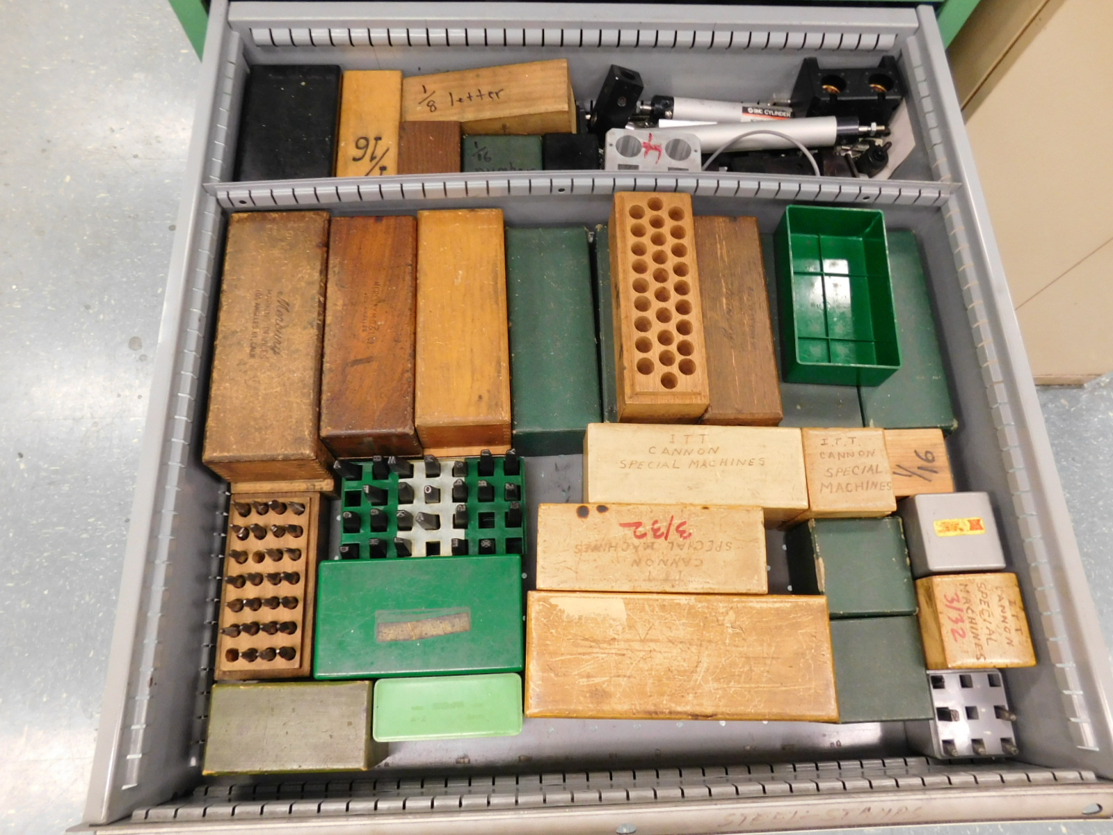 LISTA 8 DRAWER TOOL/PARTS CABINET, 28"X28"X60", W/LETTER & NUMBER STAMP SETS-406