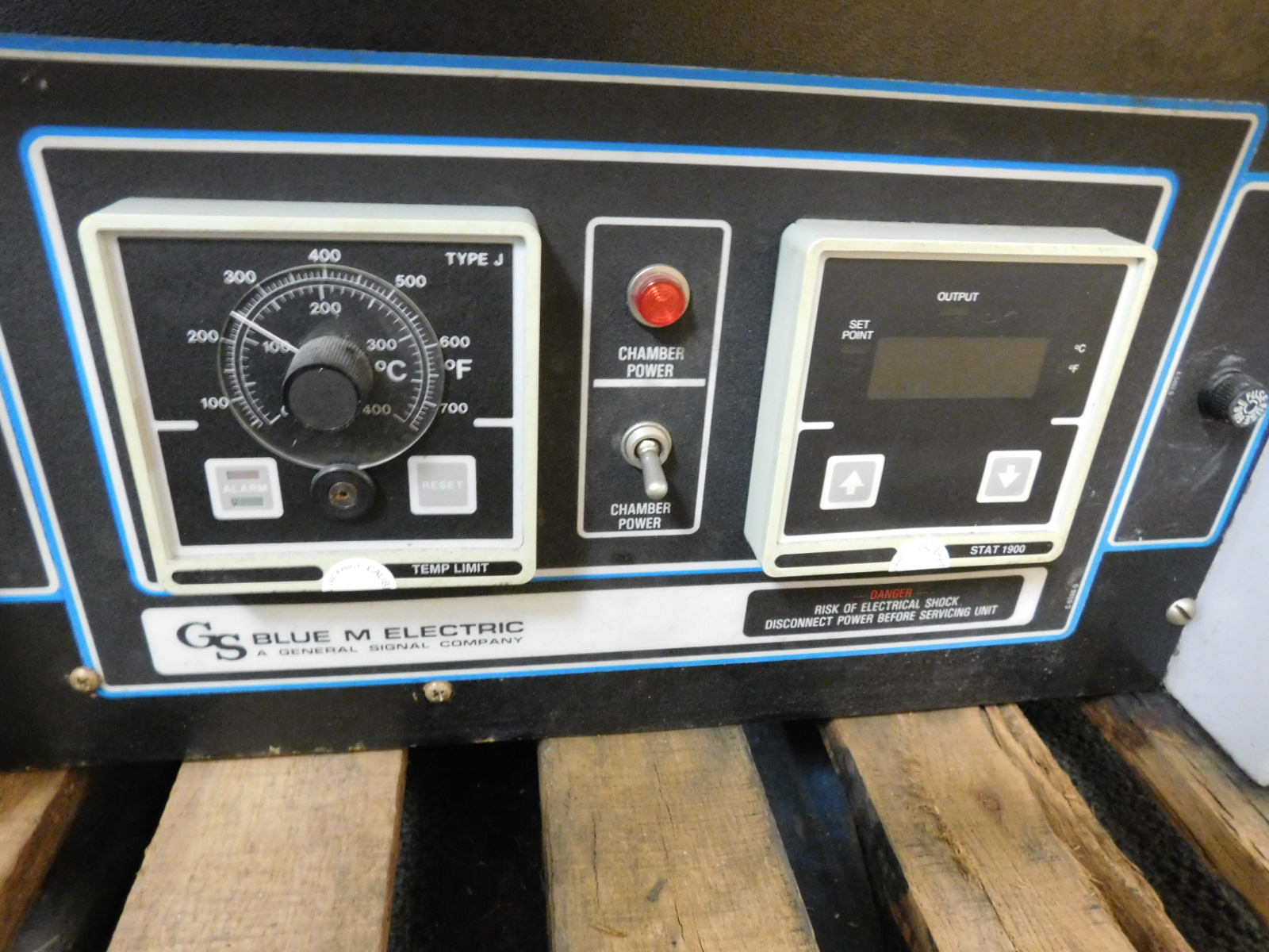 BLUE M OVEN, MODEL OV-560A-2, TEMP. RANGE UP TO 204 DEG C, S/N JTA-3189-41