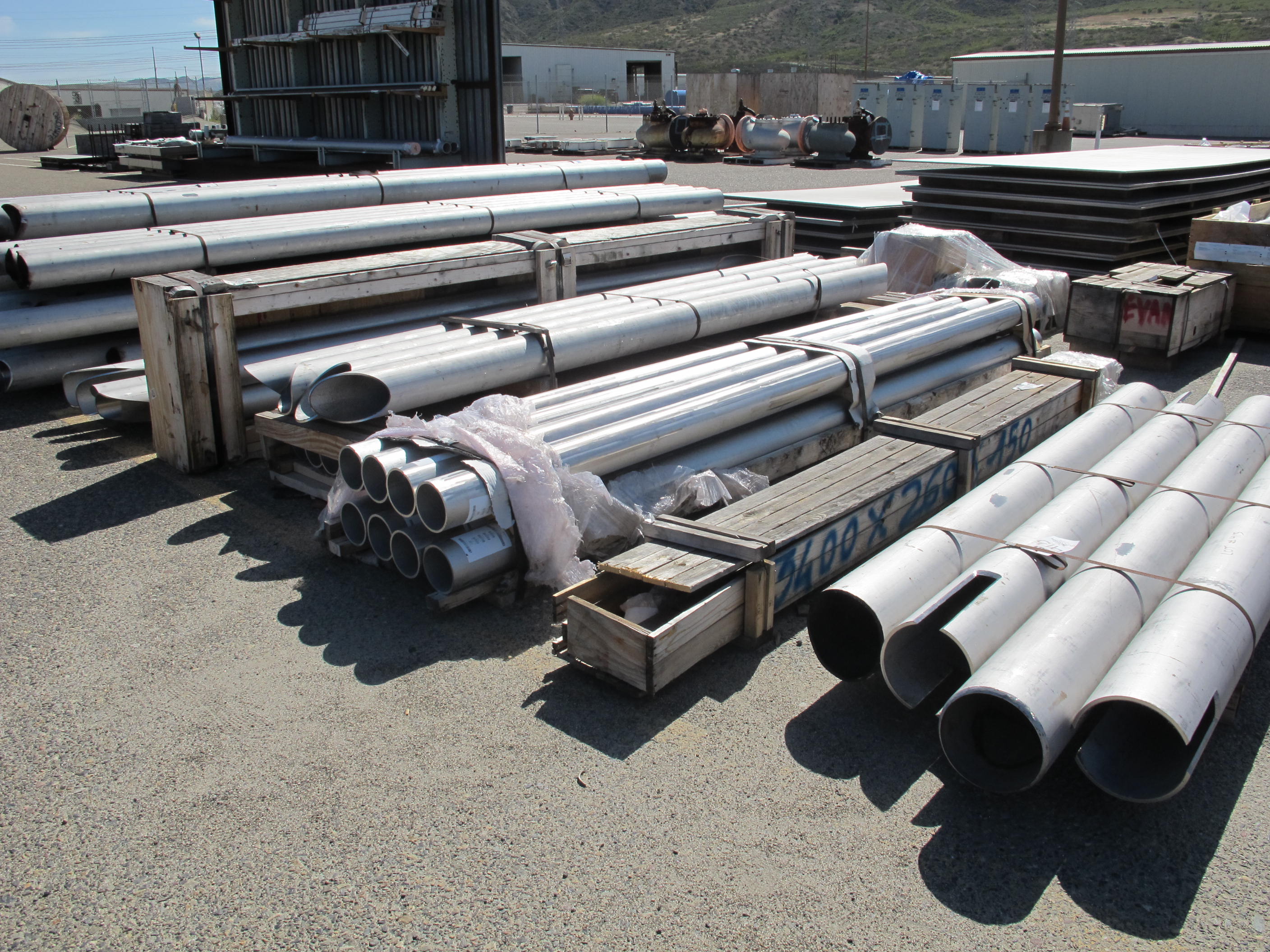 LOT ASSORTED METAL PIPES (W-46 YARD) LOADING & HANDLING FEE $25-