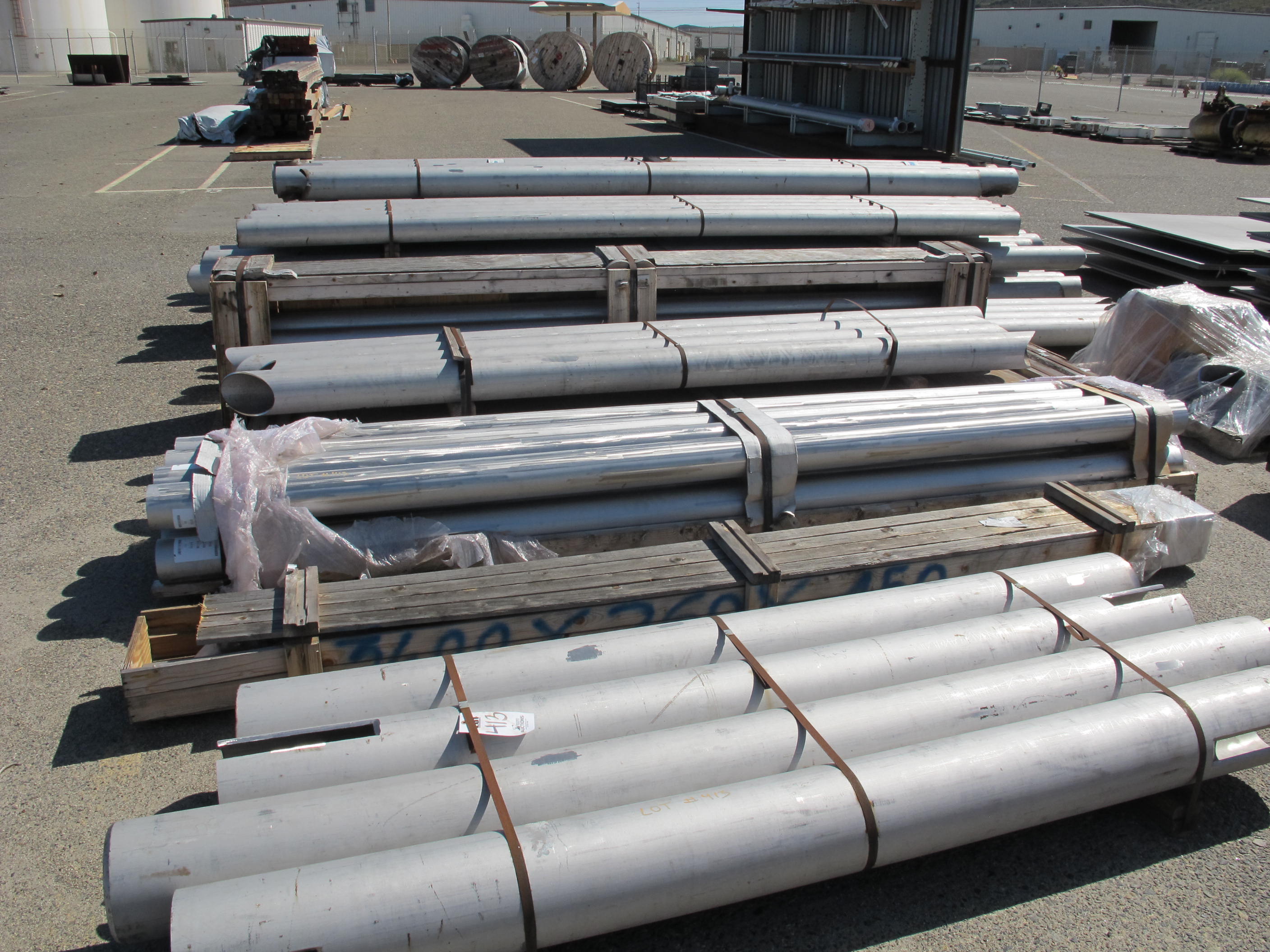 LOT ASSORTED METAL PIPES (W-46 YARD) LOADING & HANDLING FEE $25-