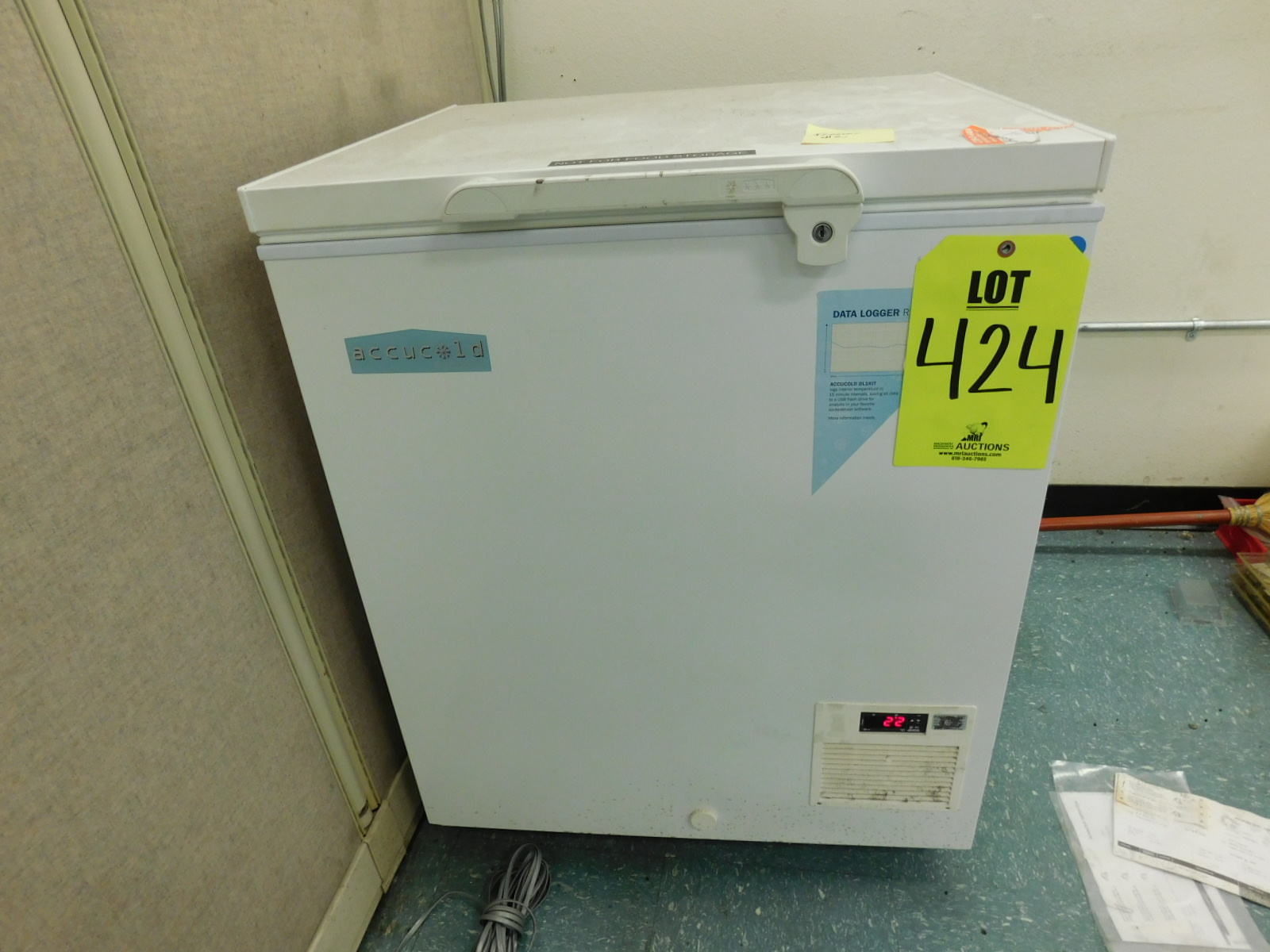ACCUCOLD FREEZER, 28"X25"X36", TYPE UNI11/EL11LT-424