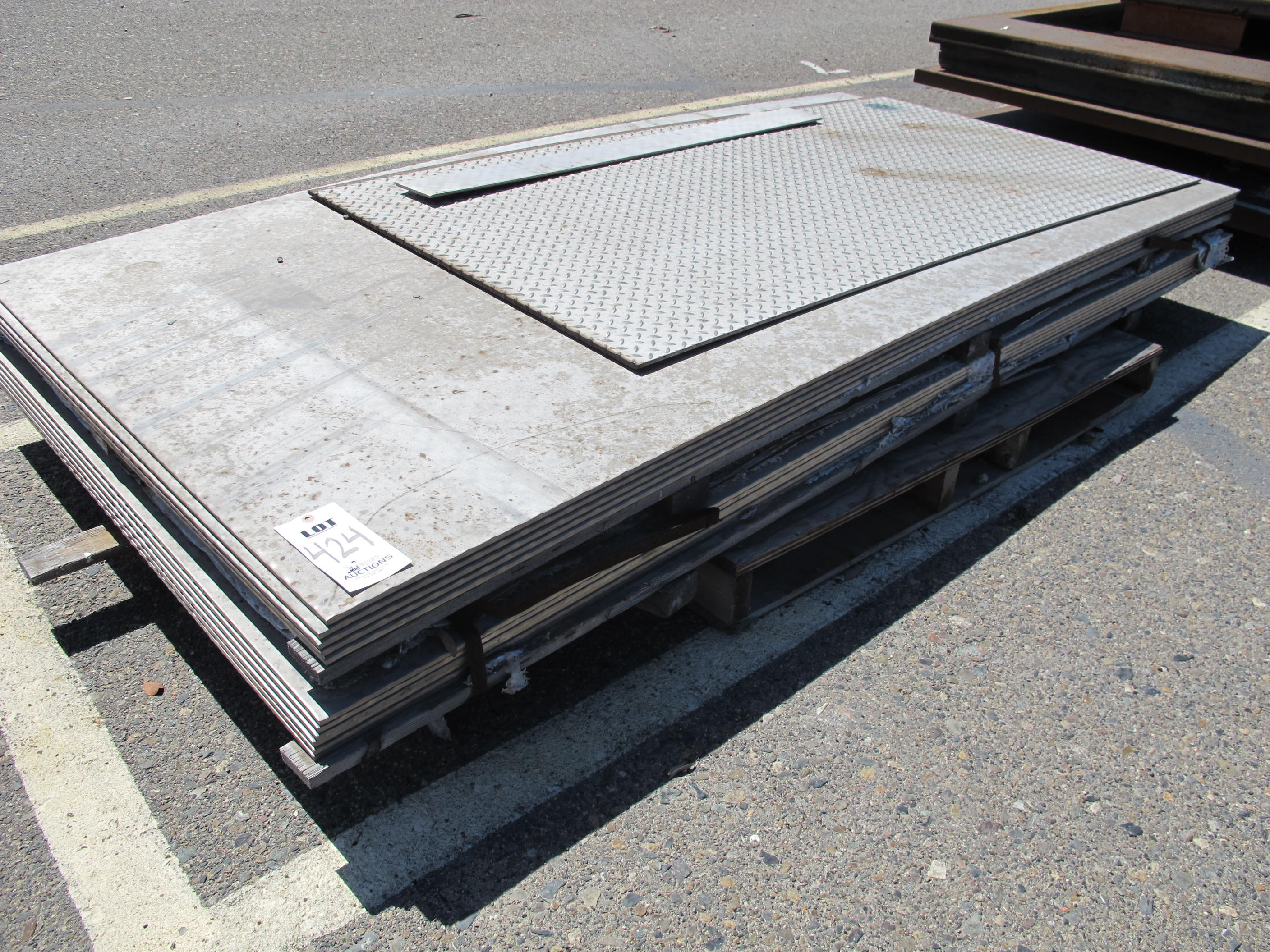 LOT (1) 8' X 8' X 2" X 5,227 LBS, (4) 6' X 11' X 1-1/4" X 3,369 LBS (TOTAL 13,476 LBS) & (11) 10' X 20' X 1/2" X 4,079 LBS (TOTAL 44,869 LBS) STEEL METAL PLATES (W-46 YARD) LOADING & HANDLING FEE $350-