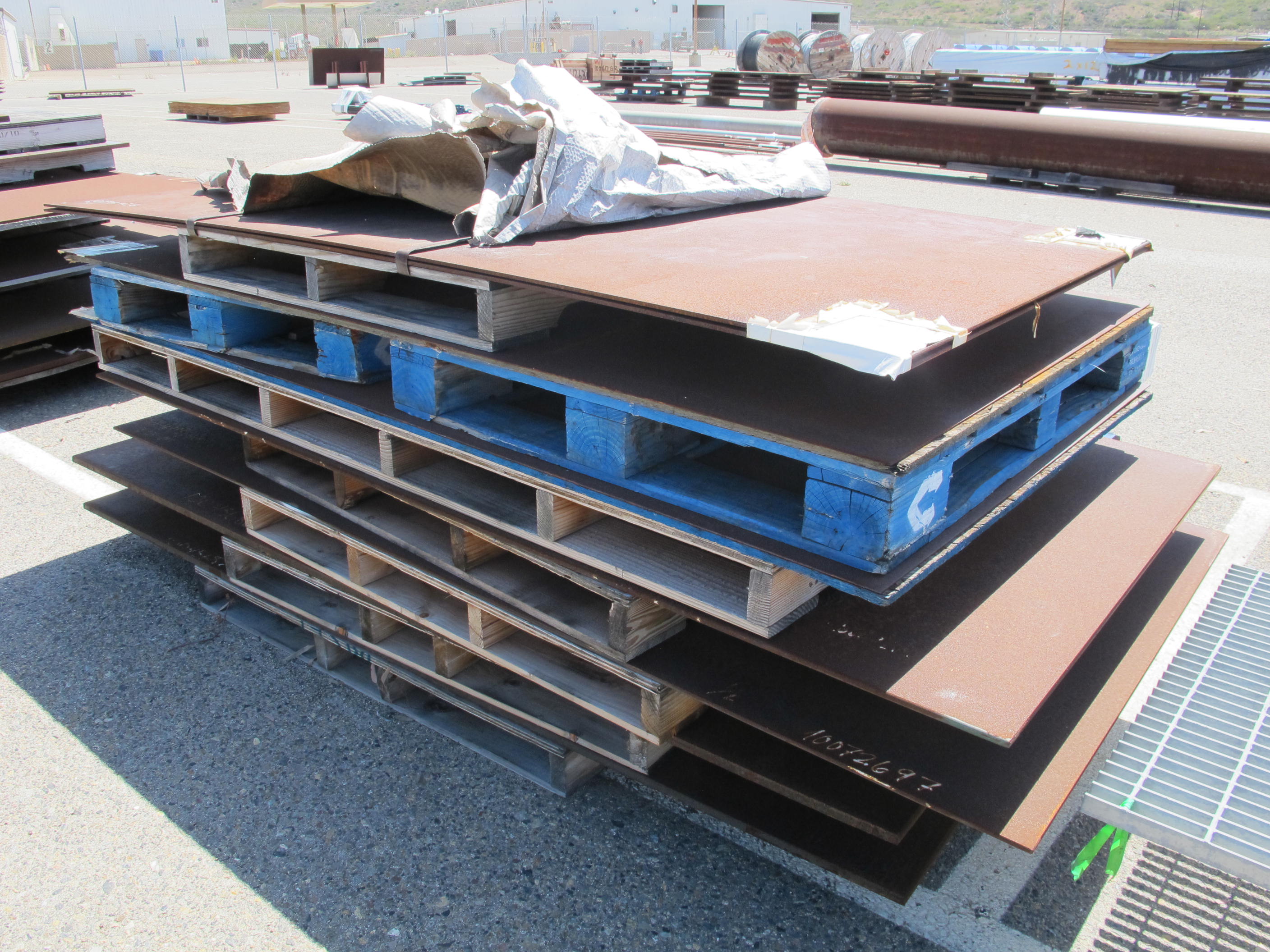 LOT ASSORTED METAL BIBS (W-46 YARD) LOADING & HANDLING FEE $350-