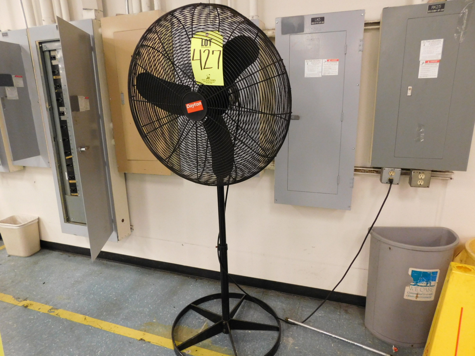 DAYTON 30" PEDESTAL FAN-427