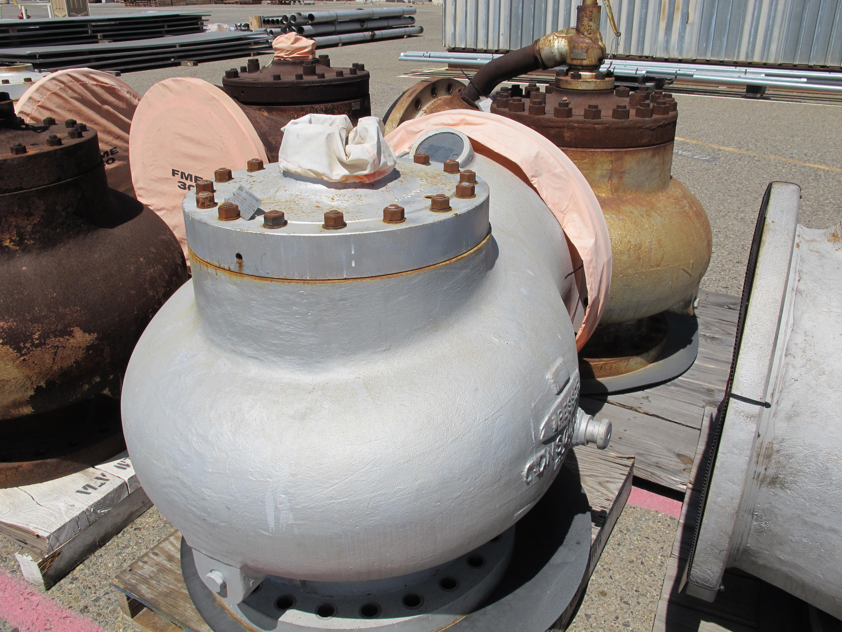 LOT ASSORTED VALVES (W-46 YARD) LOADING & HANDLING FEE $250-