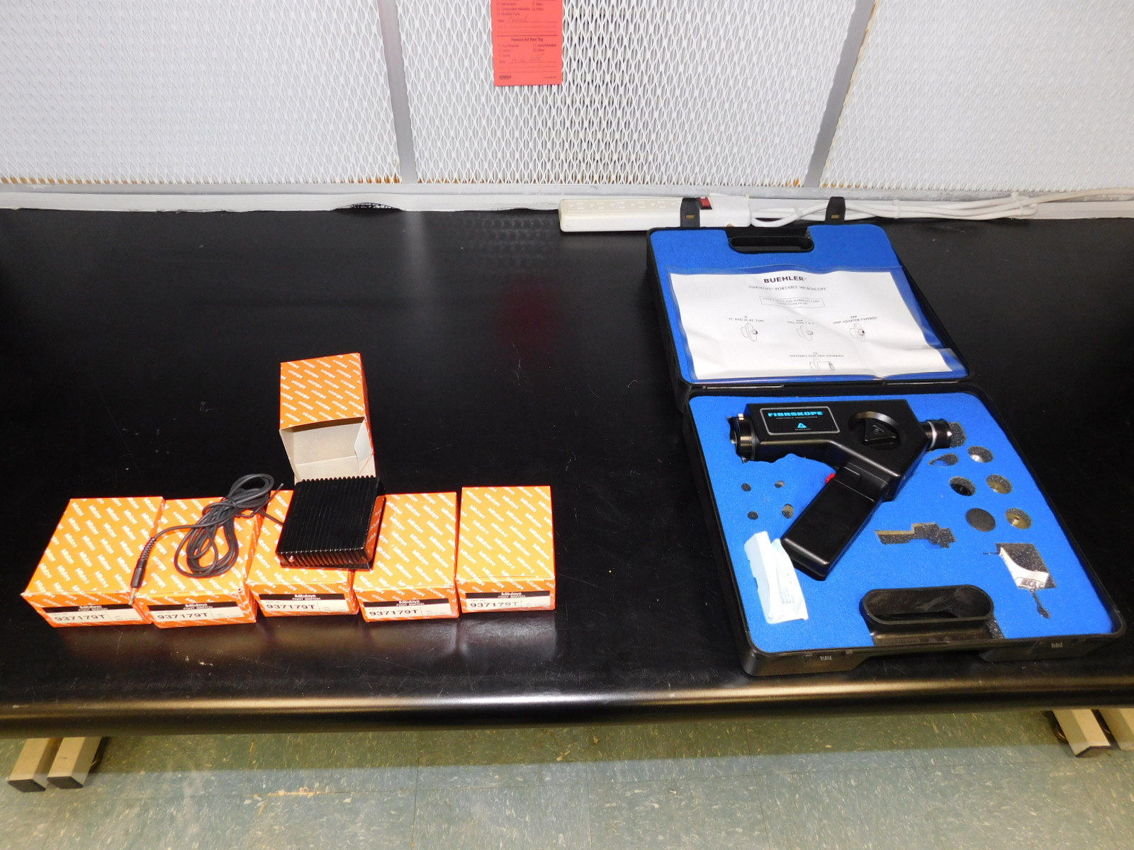 WSI WORKSTATION, 73"X40"X65", LIGHTED & WITH BUILT-IN DUST VACUUM W/FILTERS, PLUS: BUEHLER FIBRSKOPE PORTABLE MICROSCOPE, & (6) MITUTOYO 937179T FOOT SWITCHES-433