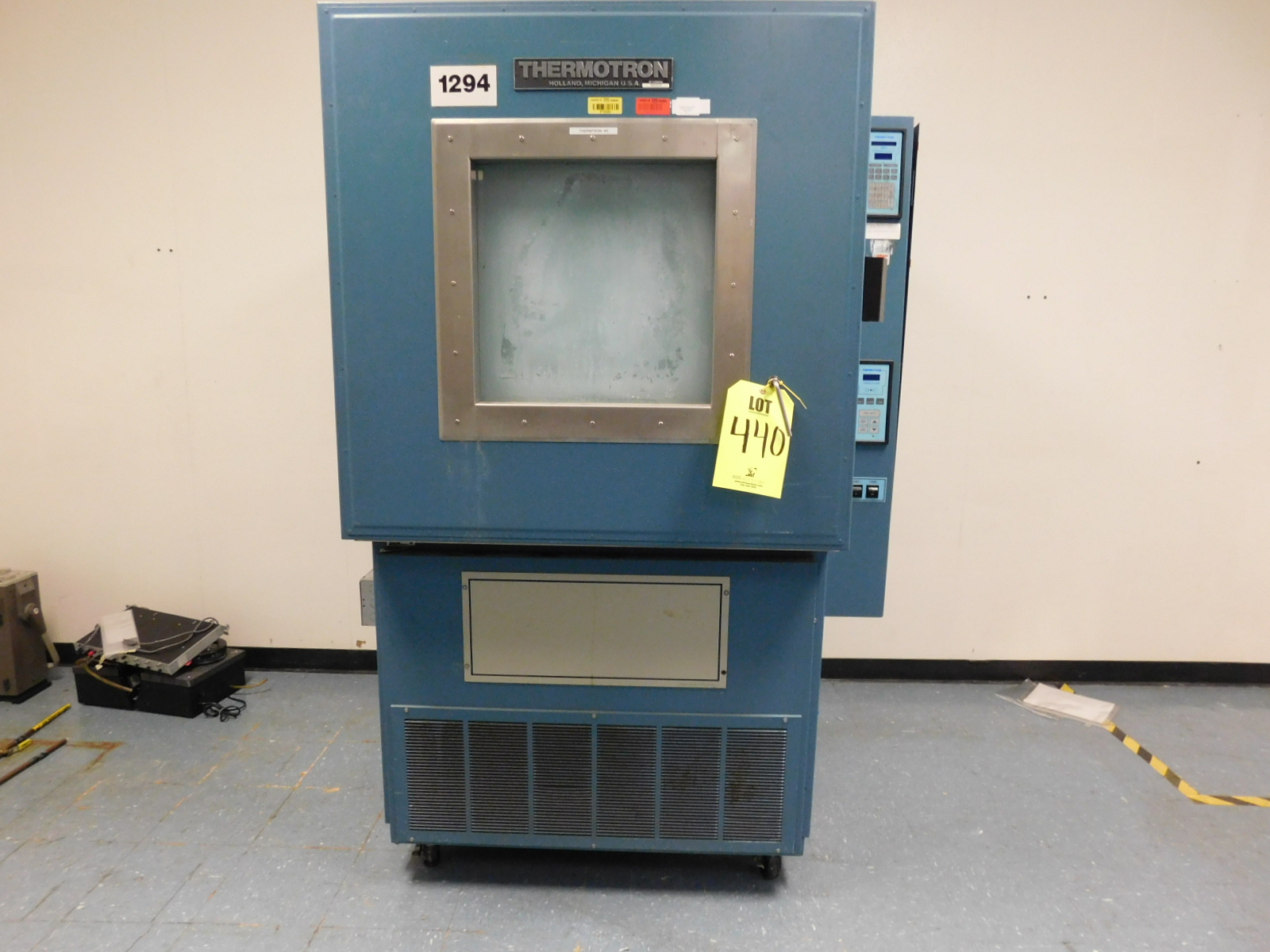 THERMOTRON SM-16C ENVIRONMENTAL TEST CHAMBER, W/ THERMOTRON 2800 PROGRAMMER/CONTROLLER, S/N 15868-440