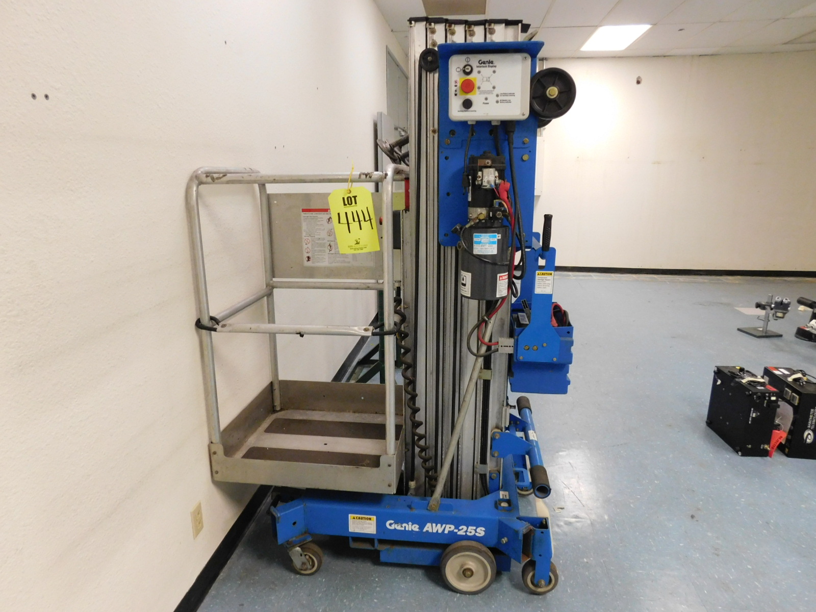 2002 GENIE MODEL AWP 255DC, S/N AWP02-21606, AERIAL WORK PLATFORM (MANLIFT)-444