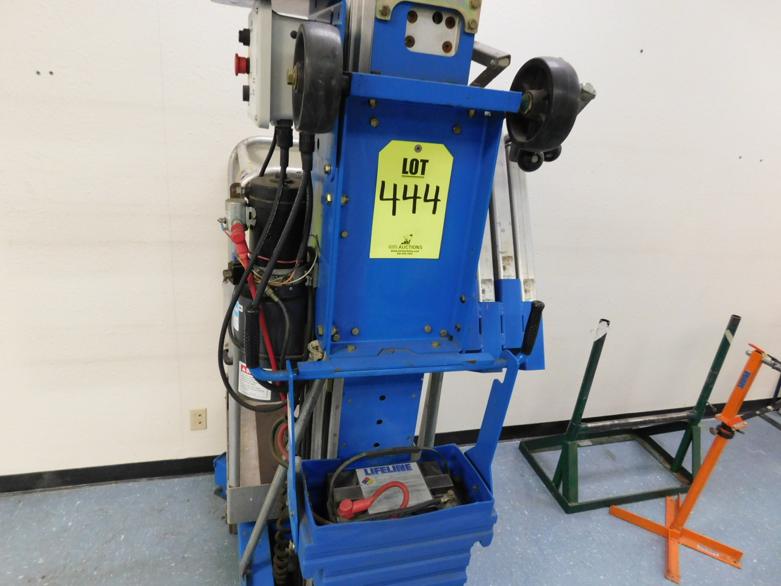 2002 GENIE MODEL AWP 255DC, S/N AWP02-21606, AERIAL WORK PLATFORM (MANLIFT)-444