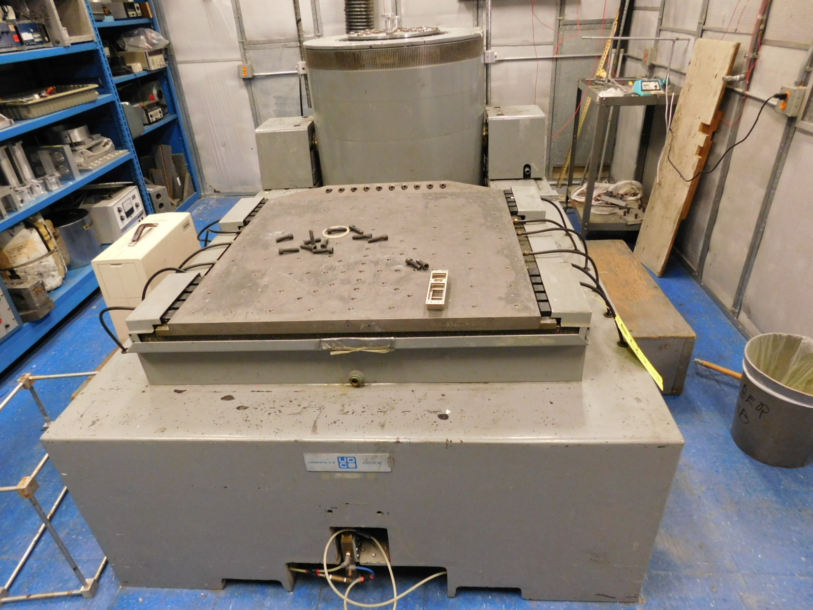 UNHOLTZ-DICKIE ELECTRODYNAMIC SHAKER, MODEL: T1000-20, S/N 442, W/SUPPORTING PIECES/CONTROLLERS, ETC.-454