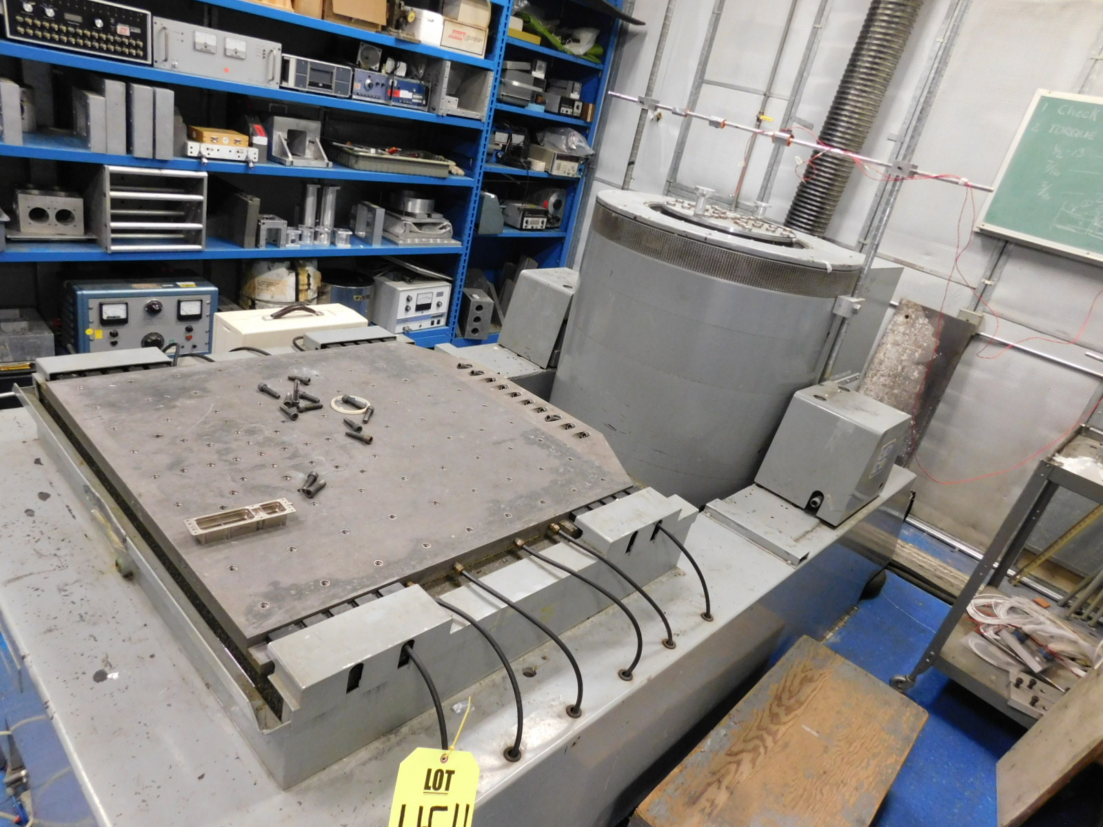 UNHOLTZ-DICKIE ELECTRODYNAMIC SHAKER, MODEL: T1000-20, S/N 442, W/SUPPORTING PIECES/CONTROLLERS, ETC.-454