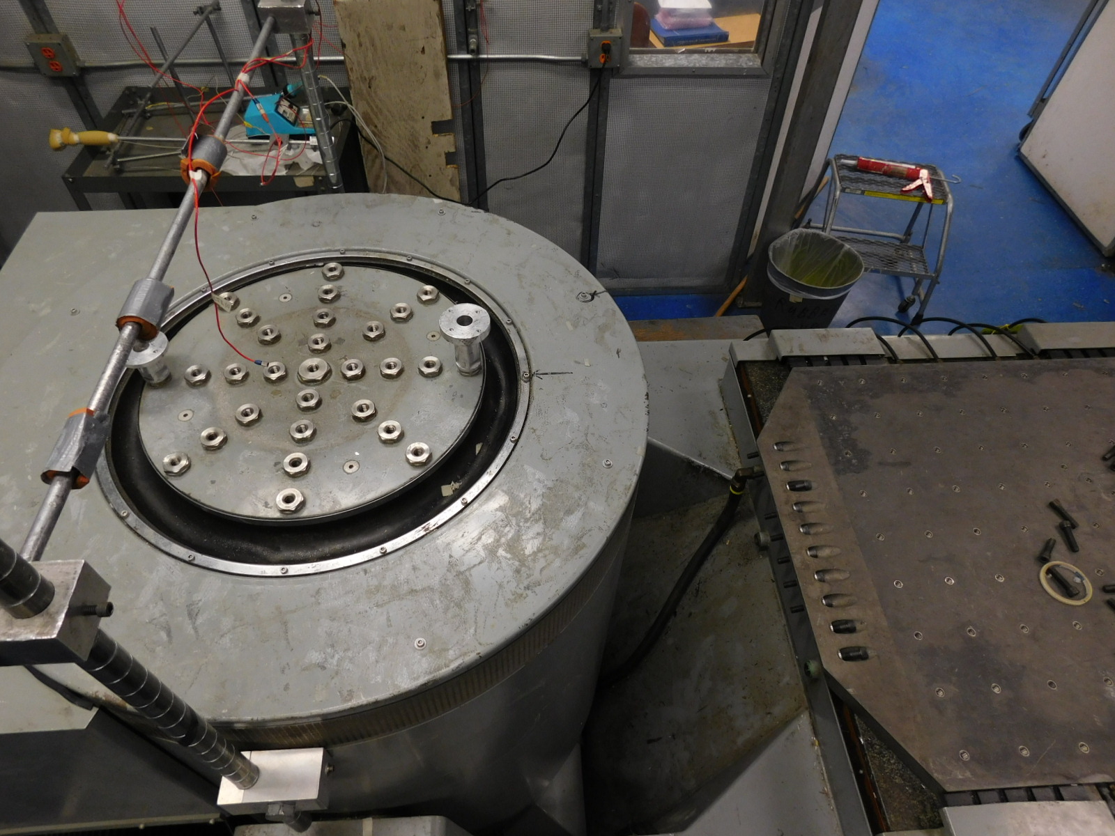 UNHOLTZ-DICKIE ELECTRODYNAMIC SHAKER, MODEL: T1000-20, S/N 442, W/SUPPORTING PIECES/CONTROLLERS, ETC.-454