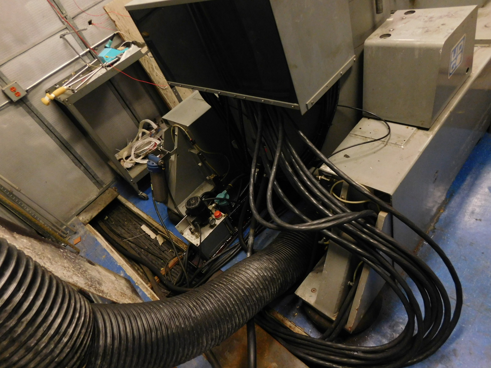 UNHOLTZ-DICKIE ELECTRODYNAMIC SHAKER, MODEL: T1000-20, S/N 442, W/SUPPORTING PIECES/CONTROLLERS, ETC.-454