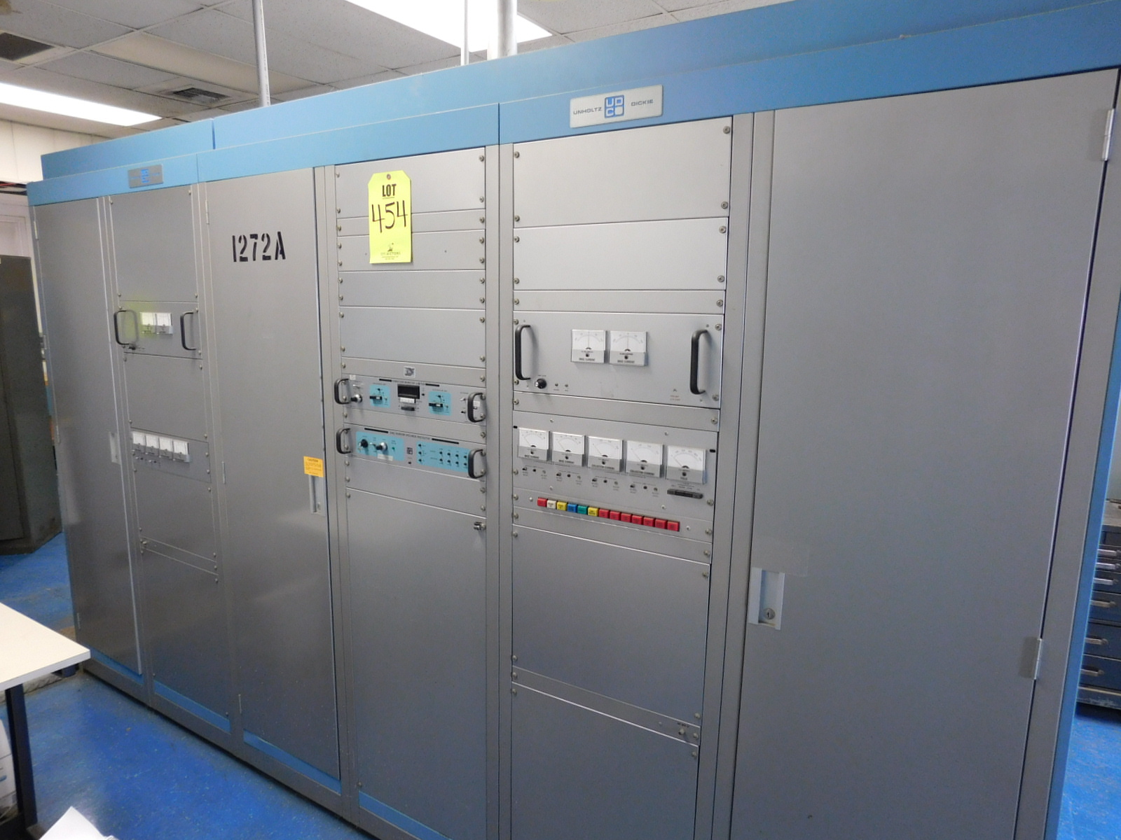UNHOLTZ-DICKIE ELECTRODYNAMIC SHAKER, MODEL: T1000-20, S/N 442, W/SUPPORTING PIECES/CONTROLLERS, ETC.-454