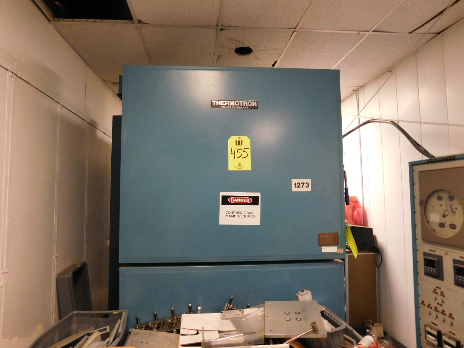THERMOTRON ENVIRONMENTAL TEST CHAMBER, W/CONTROLLER/DATA RECORDER-455