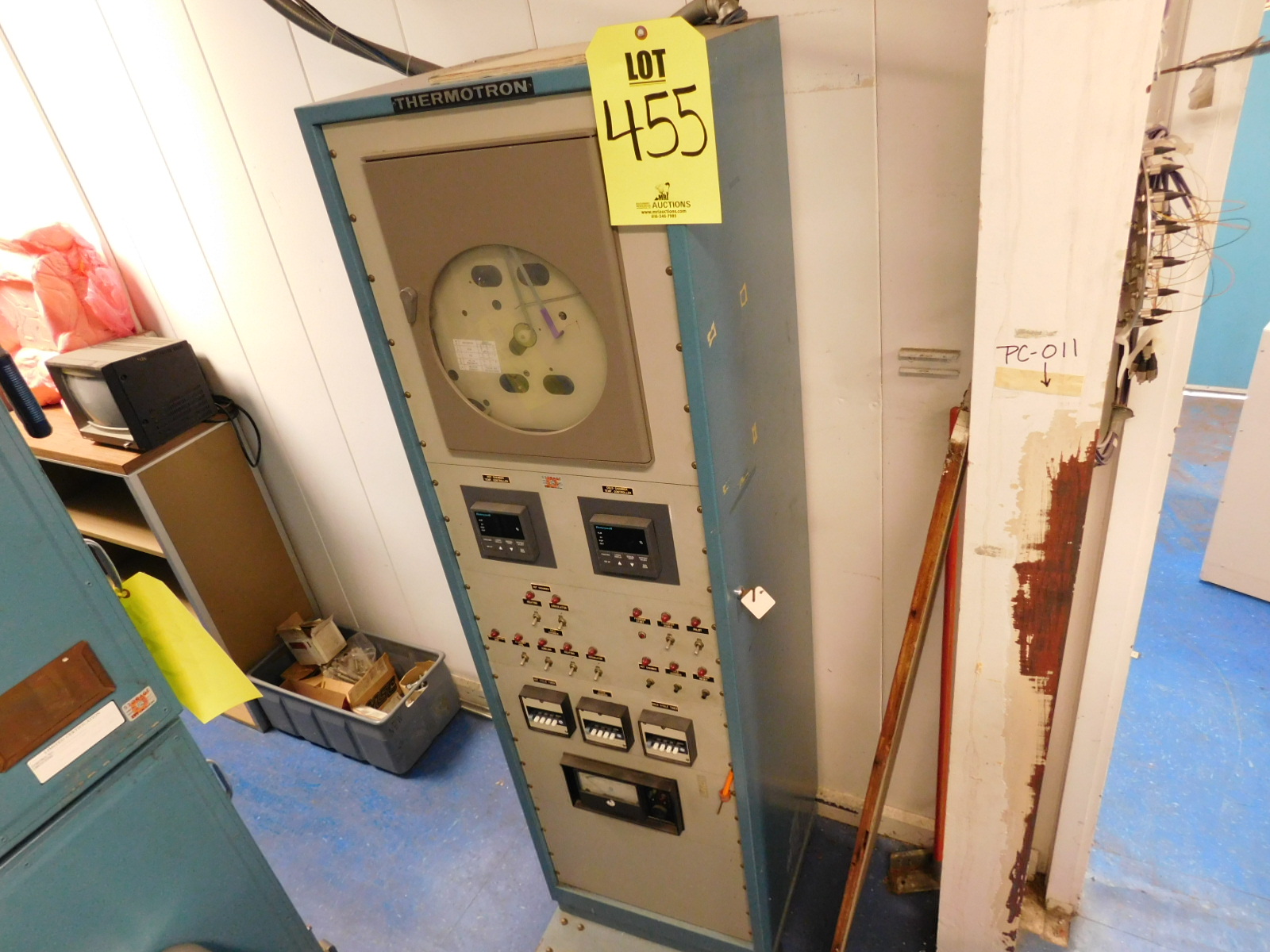 THERMOTRON ENVIRONMENTAL TEST CHAMBER, W/CONTROLLER/DATA RECORDER-455