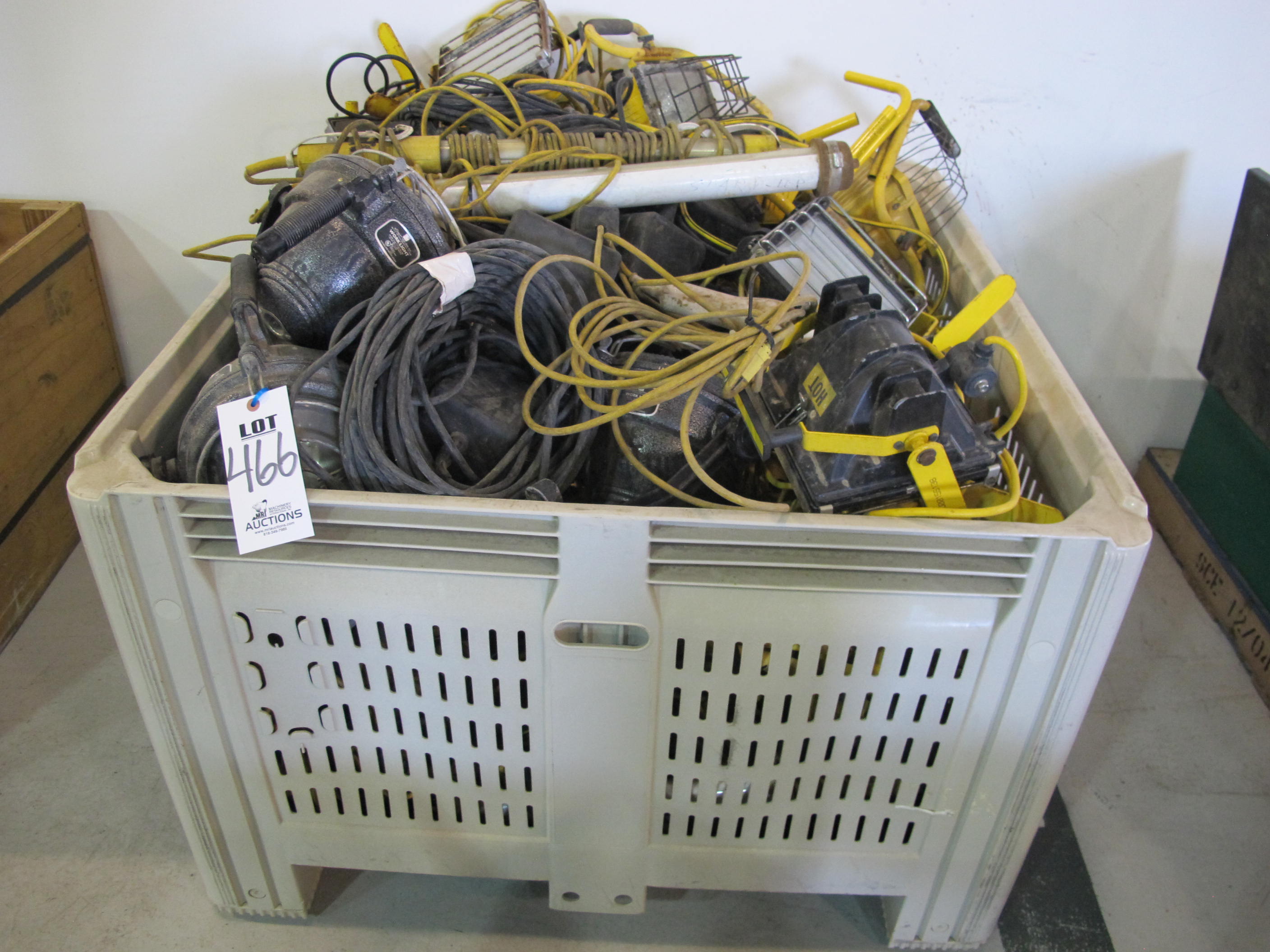 LOT ASSORTED LIGHTS (G-49) LOADING & HANDLING FEE $15-