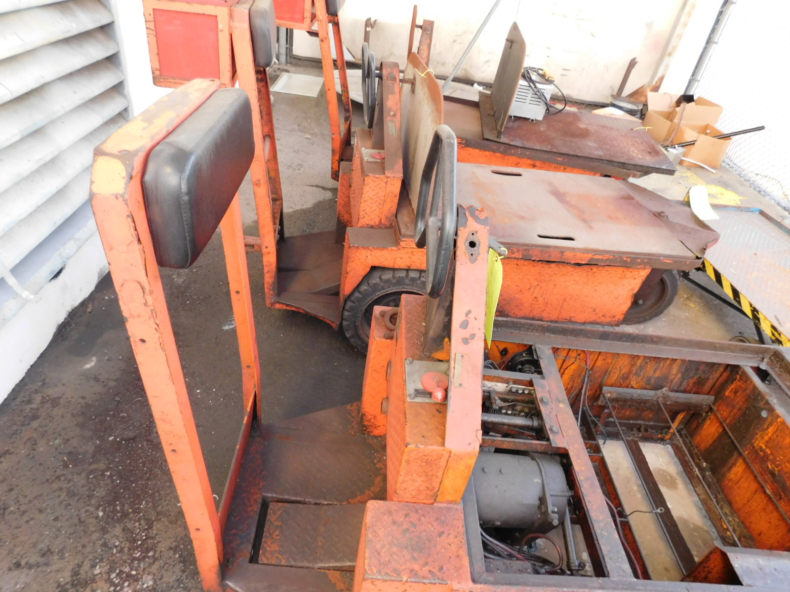 TAYLOR-DUNN MODEL 1175SC STAND UP ELECTRIC TRUCK, SOLID TIRES, S/N 52607-480