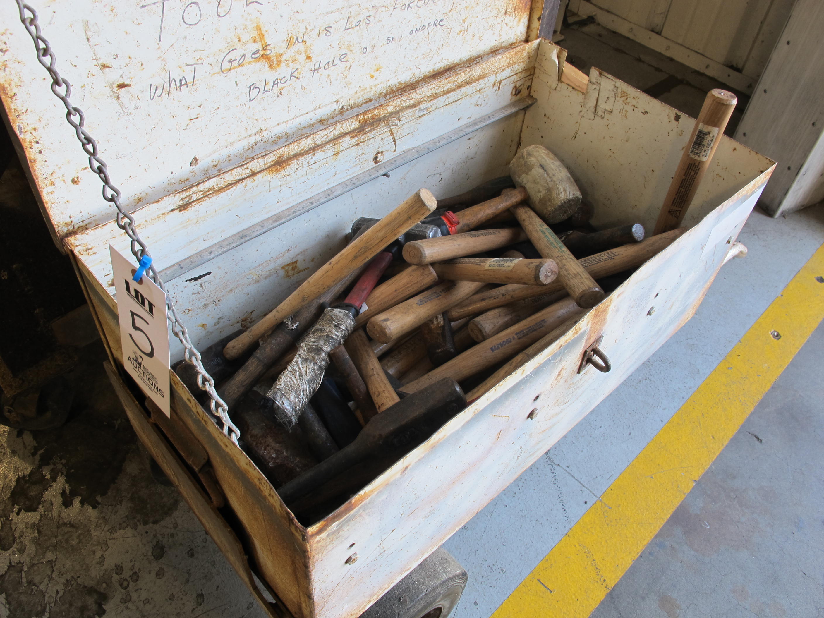 LOT ASSORTED SLEDGE HAMMERS (G-49) LOADING & HANDLING FEE $5-