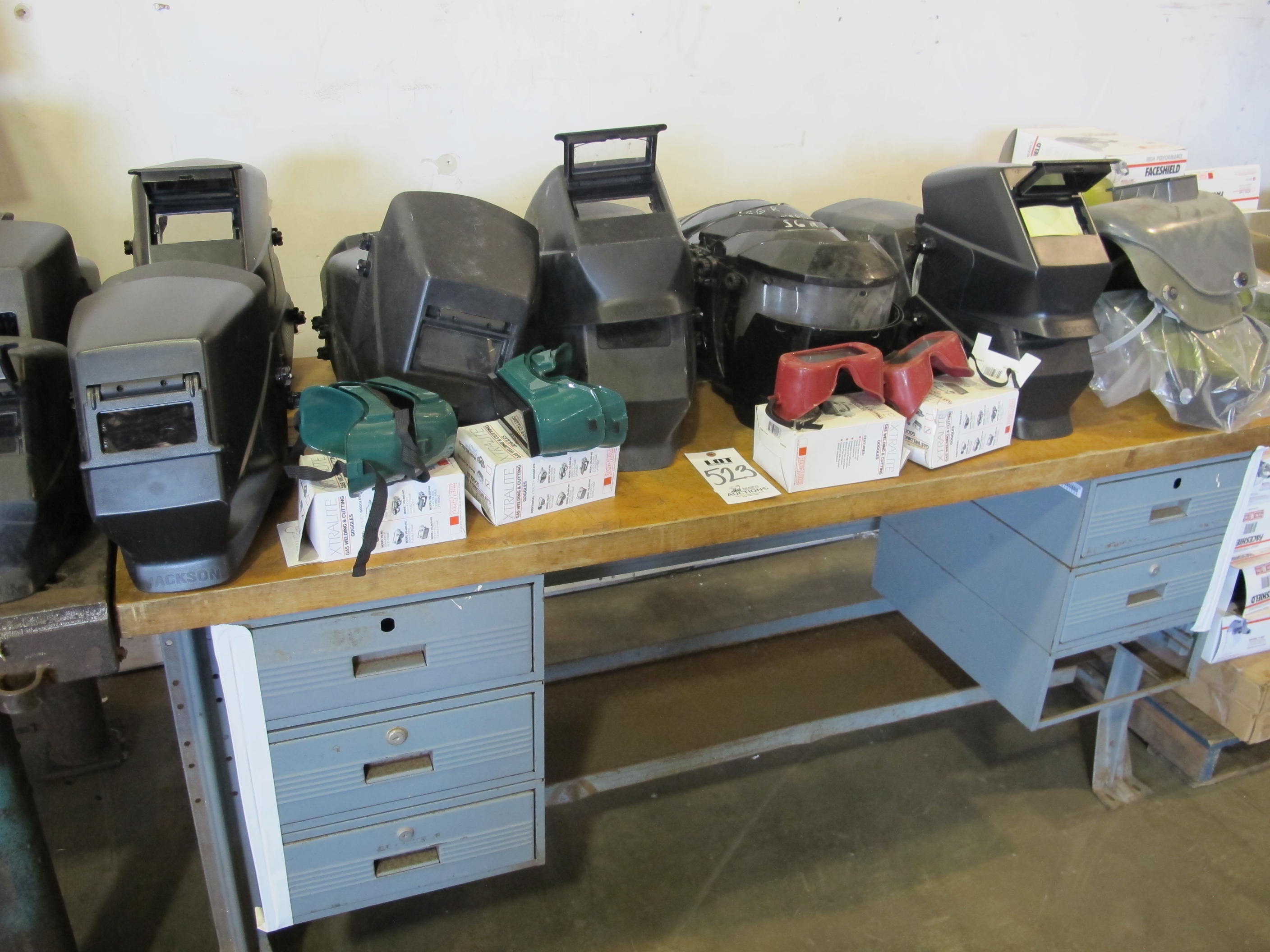 LOT ASSORTED WELDING MASKS (G-49) LOADING & HANDLING FEE $5-